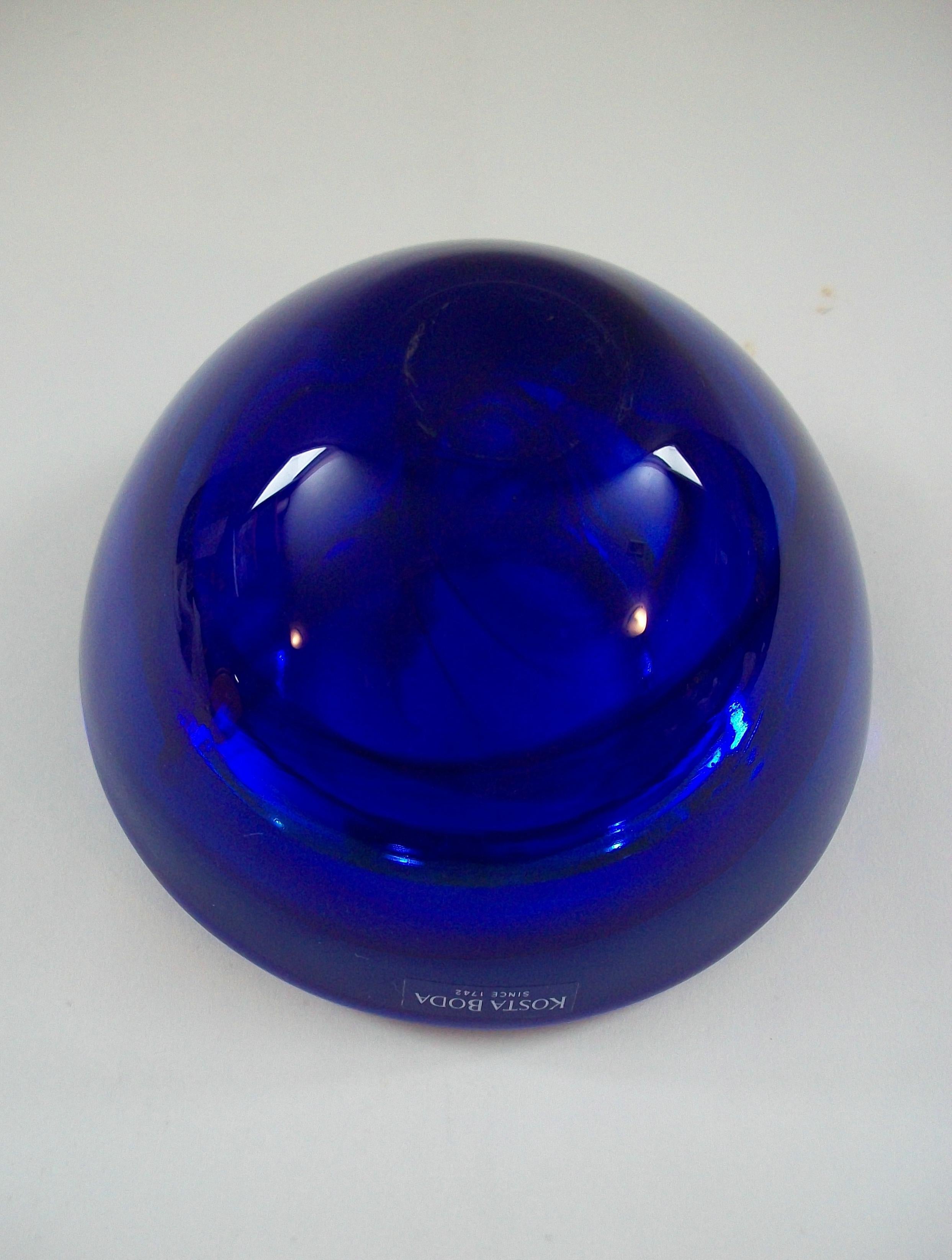KOSTA BODA - Mid Century Art Glass Bowl - Sweden - Circa 1980's For Sale 4