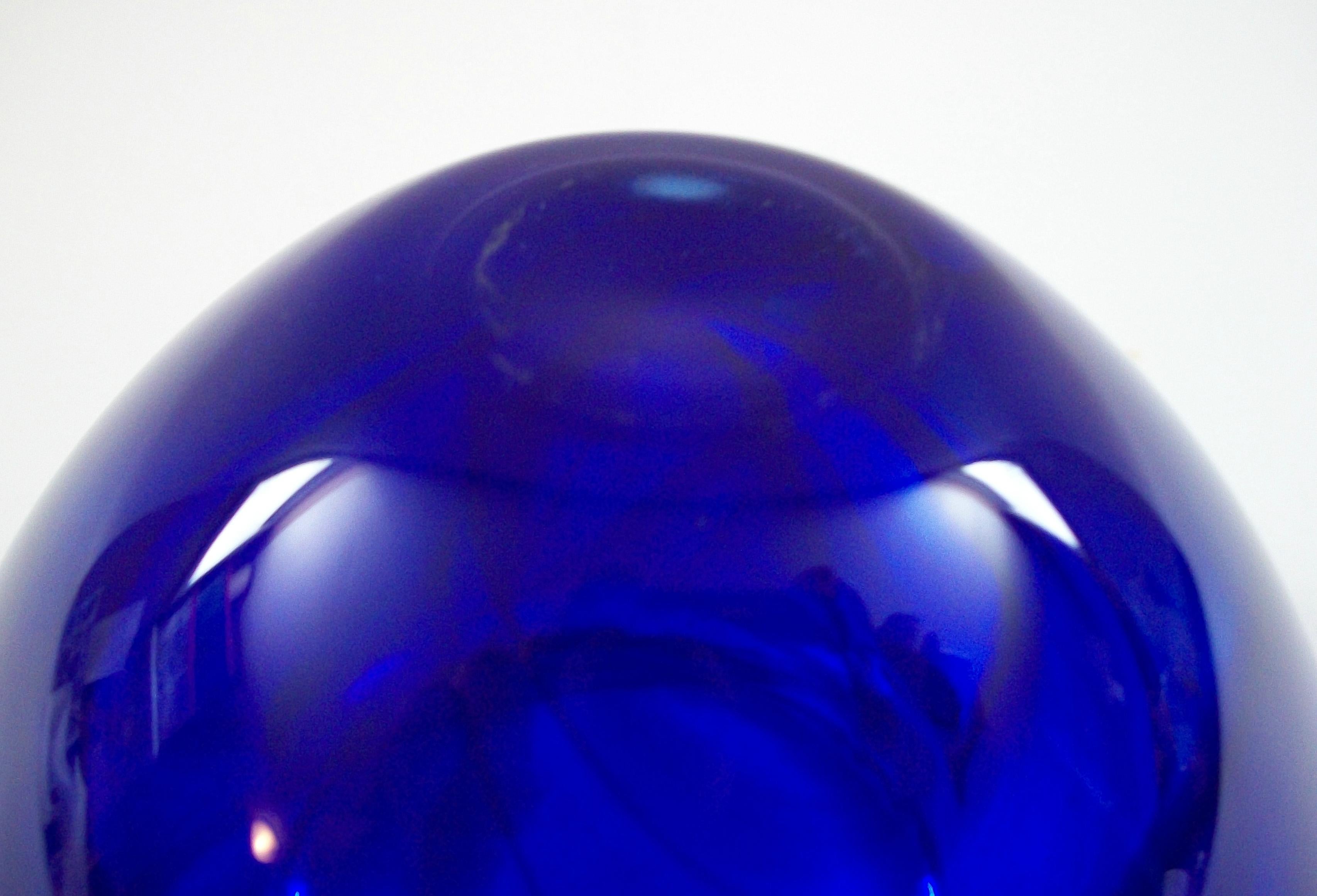 KOSTA BODA - Mid Century Art Glass Bowl - Sweden - Circa 1980's For Sale 5