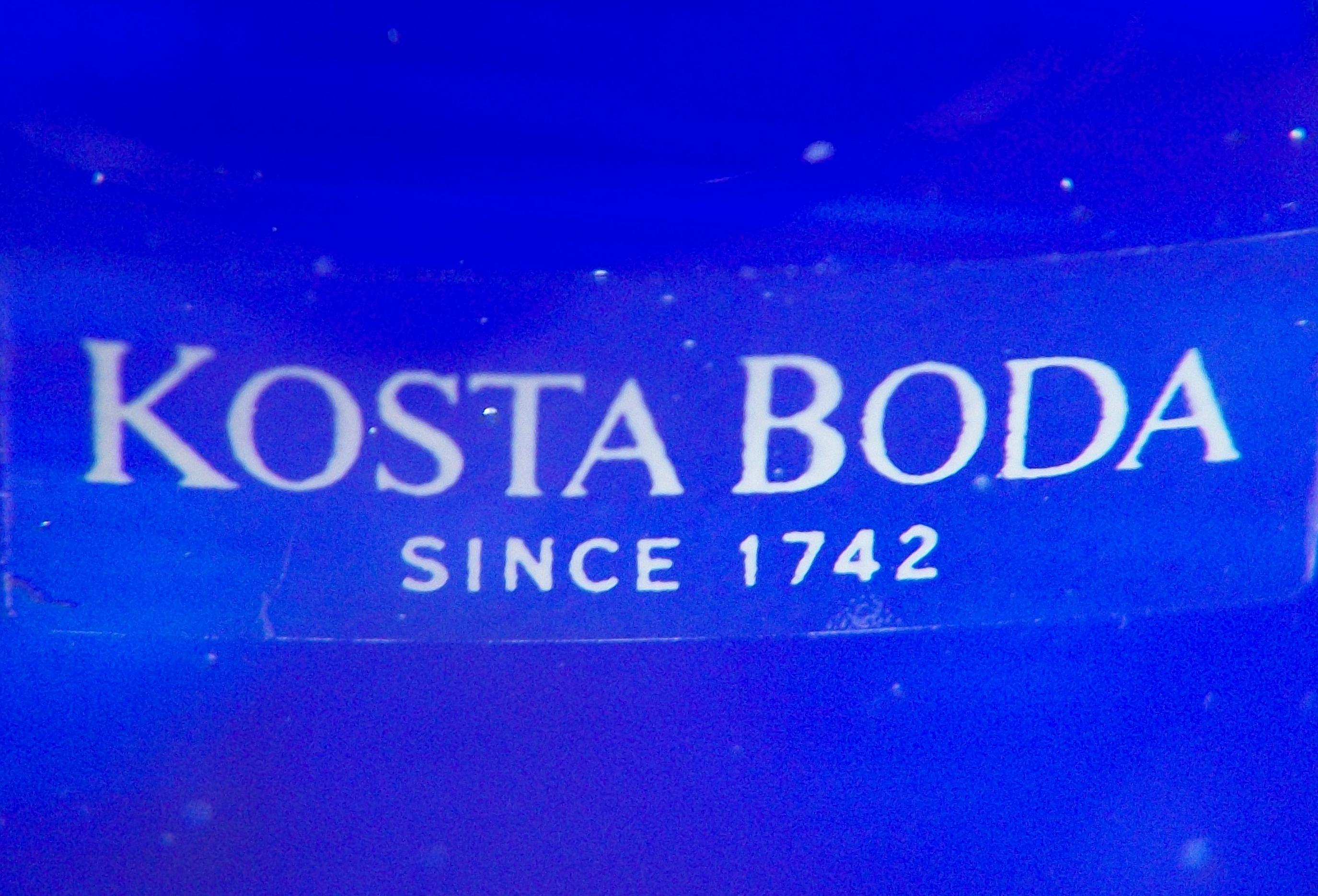KOSTA BODA - Mid Century Art Glass Bowl - Sweden - Circa 1980's For Sale 6