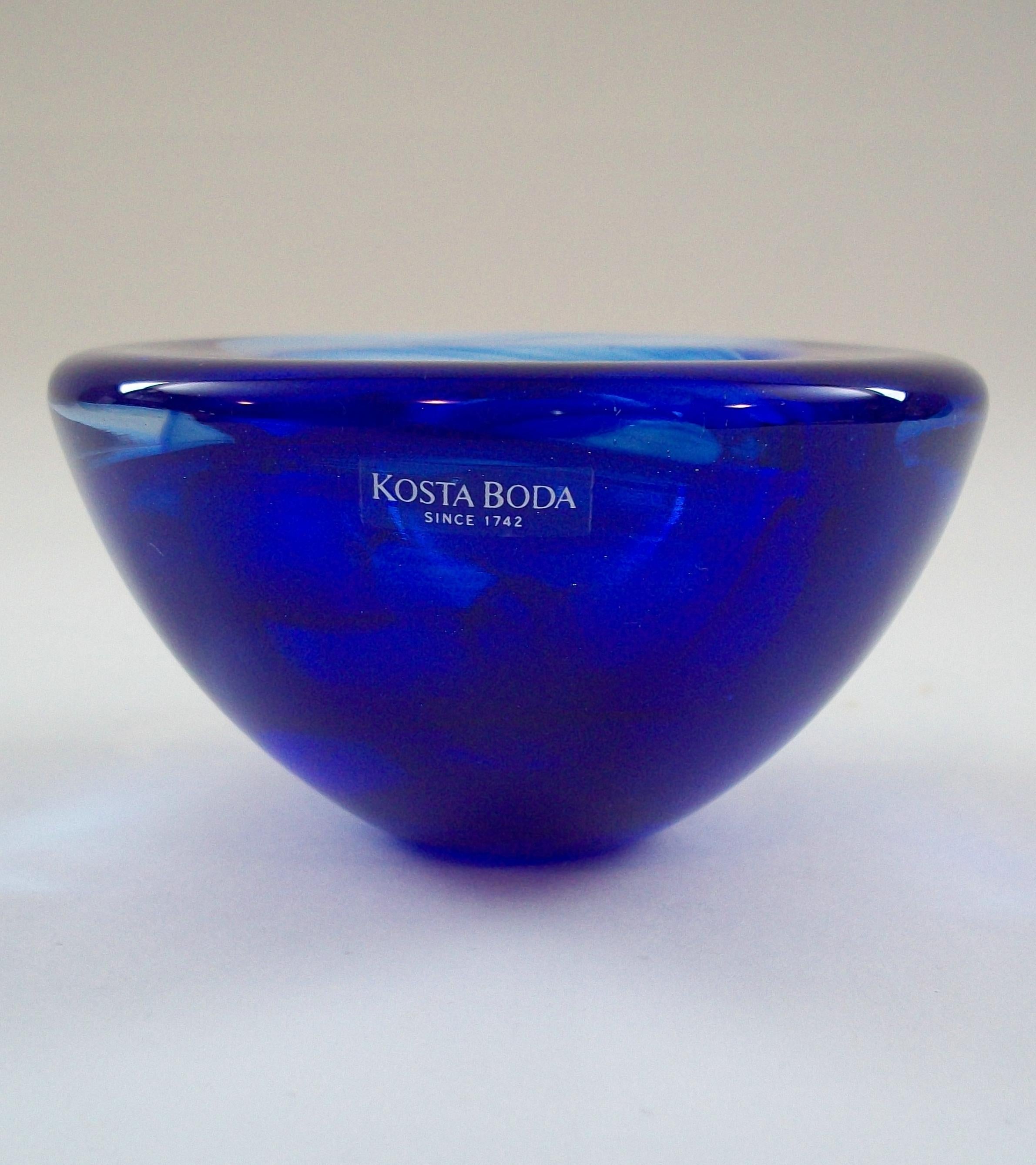 20th Century KOSTA BODA - Mid Century Art Glass Bowl - Sweden - Circa 1980's For Sale