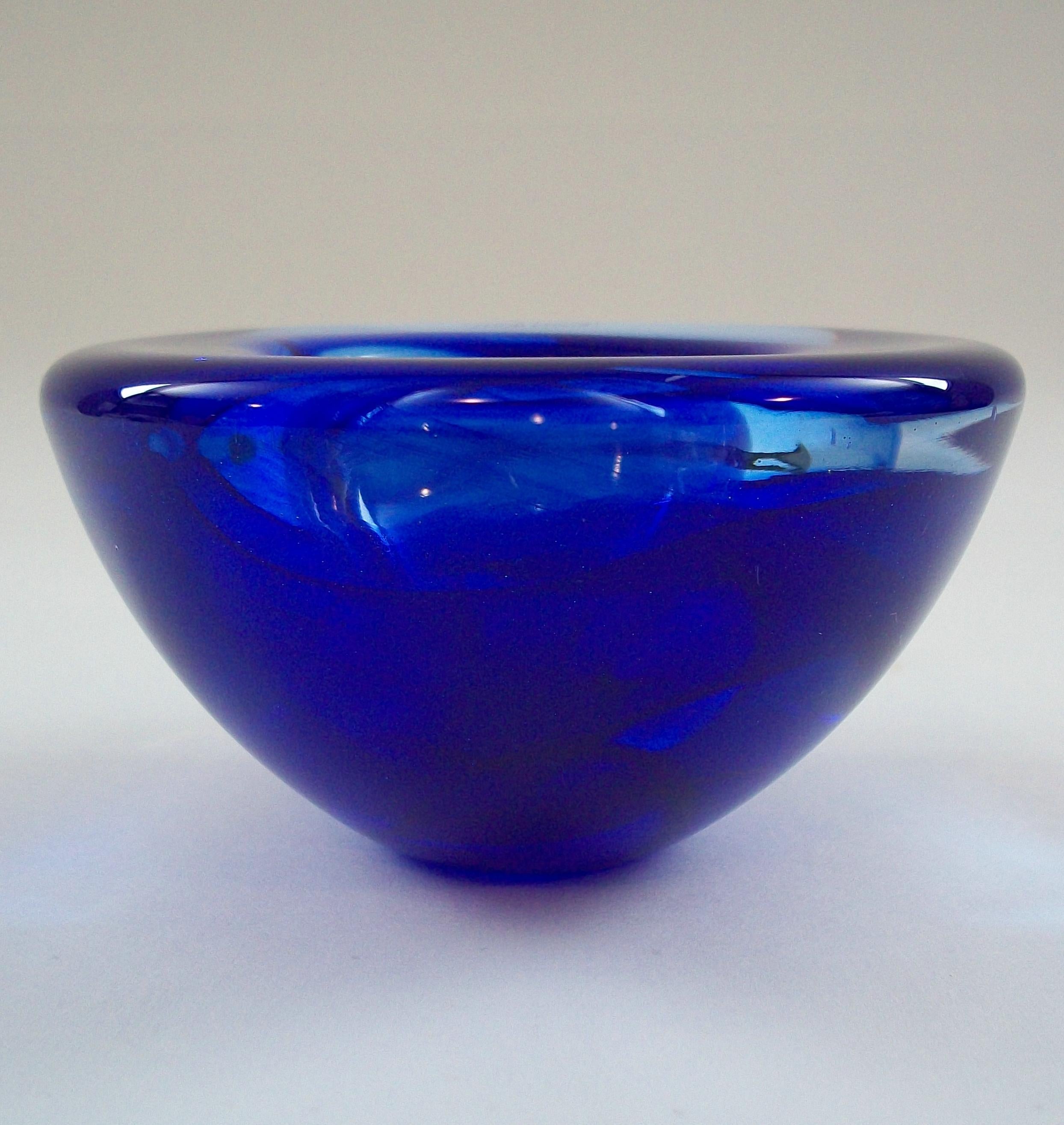 KOSTA BODA - Mid Century Art Glass Bowl - Sweden - Circa 1980's For Sale 2