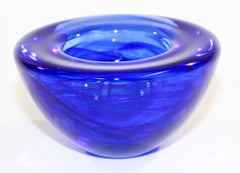 Portacandele in cristallo blu reale Kosta Boda di Anna Ehrner, anni '90