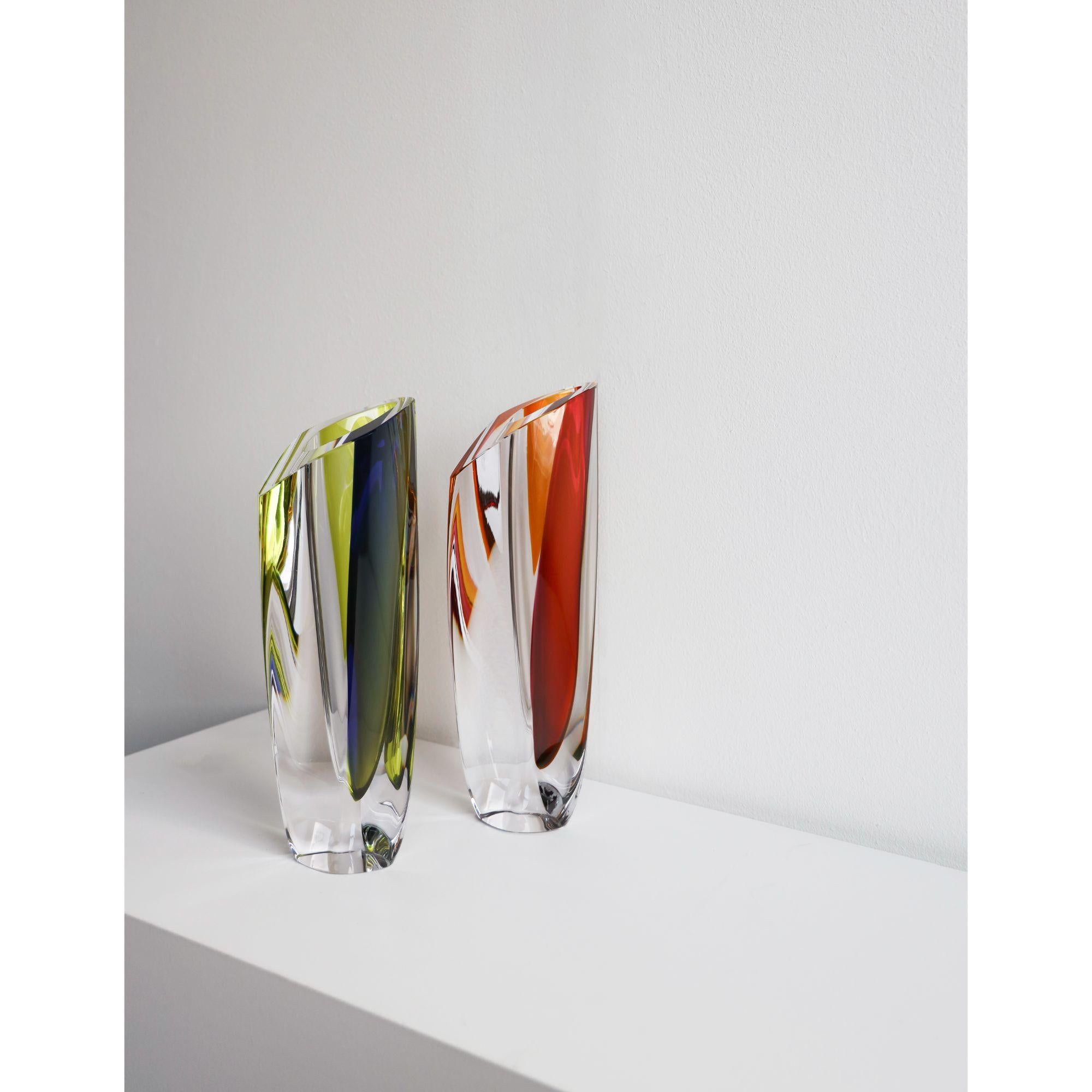 Saraband is one of many artistic creations by the legendary glass artist Göran Wärff, who worked with Kosta Boda for decades. The vibrant colors and the sharp edges give the object a dramatic expression. Saraband is handmade at Kosta Glassworks in
