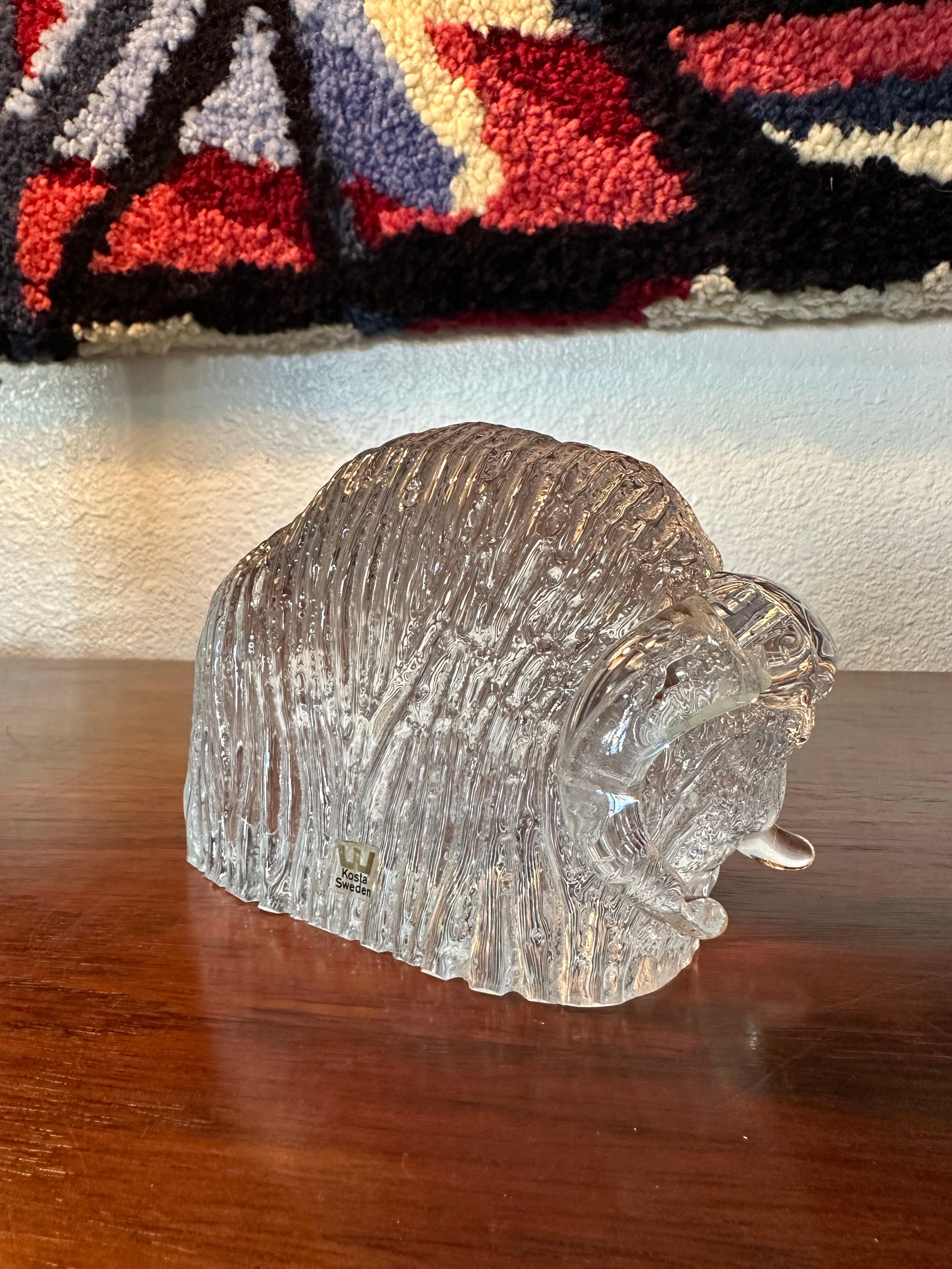 Skandinavische Moschusochsen-Skulptur aus klarem Glas, 1973 von Goran Warff für Kosta Boda als Teil der Serie Bedrohte Tiere des World Wildlife Fund