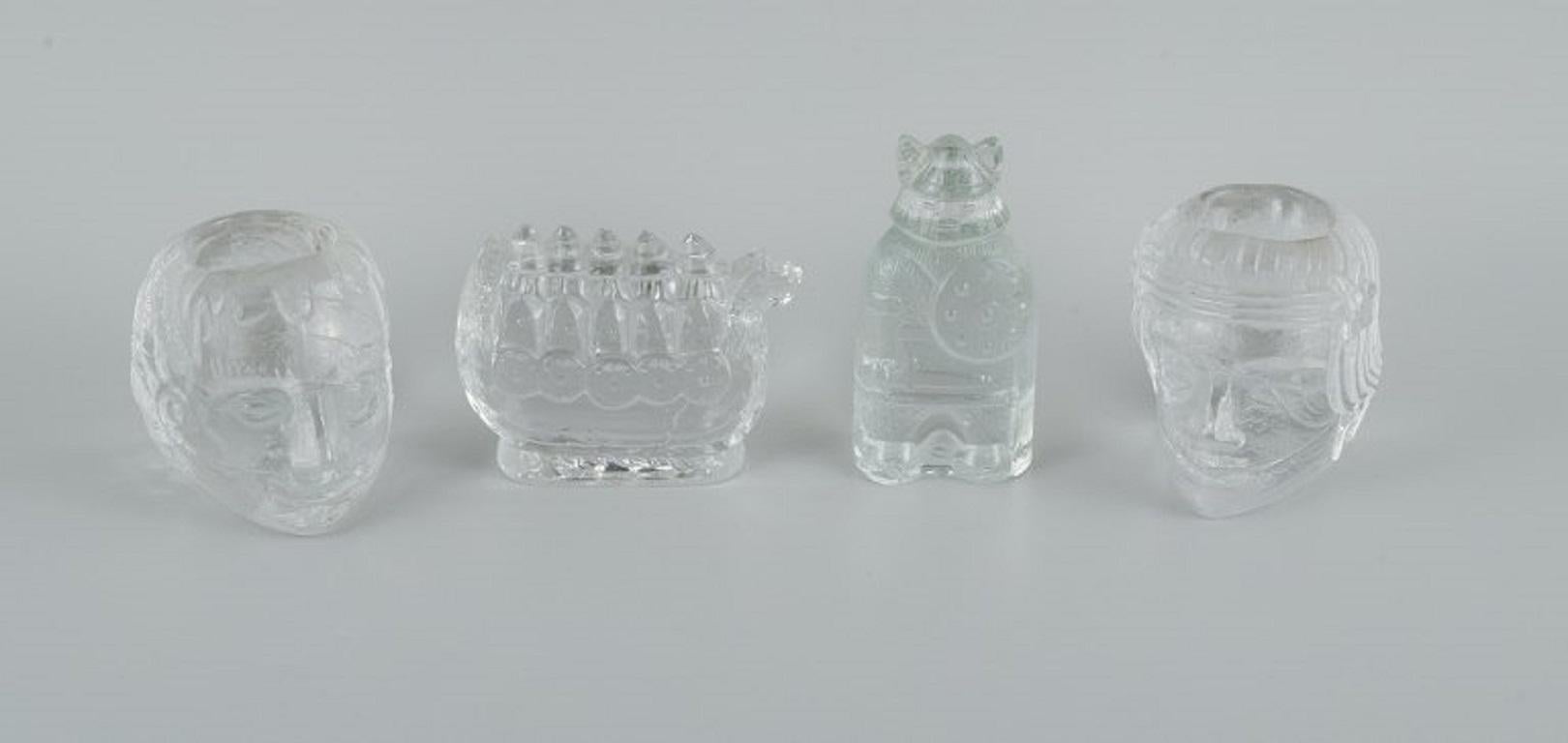 Kosta Boda, Sweden.
Four figures in art glass.
Viking, Viking ship and a pair of candle sticks with faces.
In perfect condition.
1970/80s.
The candle stick measures: H 8.5 x D 7.5 cm.