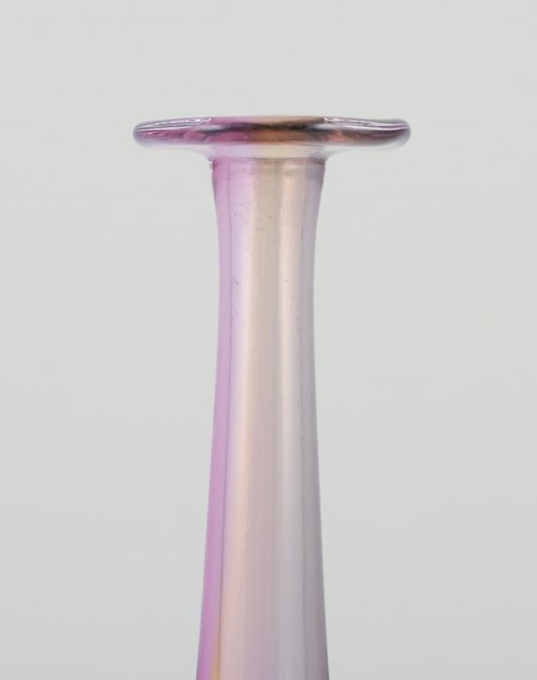 Moderno Kosta Boda, Svezia.  Grande vaso in vetro artistico dal collo sottile. 1980s in vendita