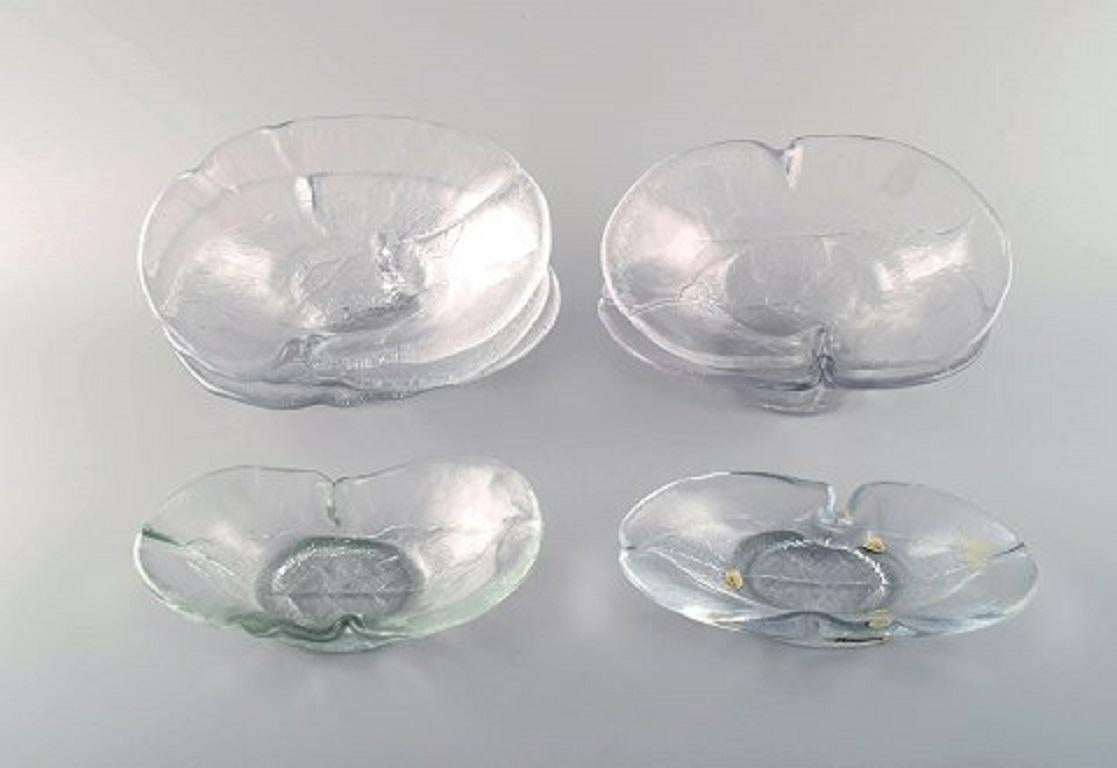 Kosta Boda, Sweden. Seven bowls decorated with leaves, 1980s.
Largest bowl measures: 18 x 5 cm.
In very good condition.
Sticker.