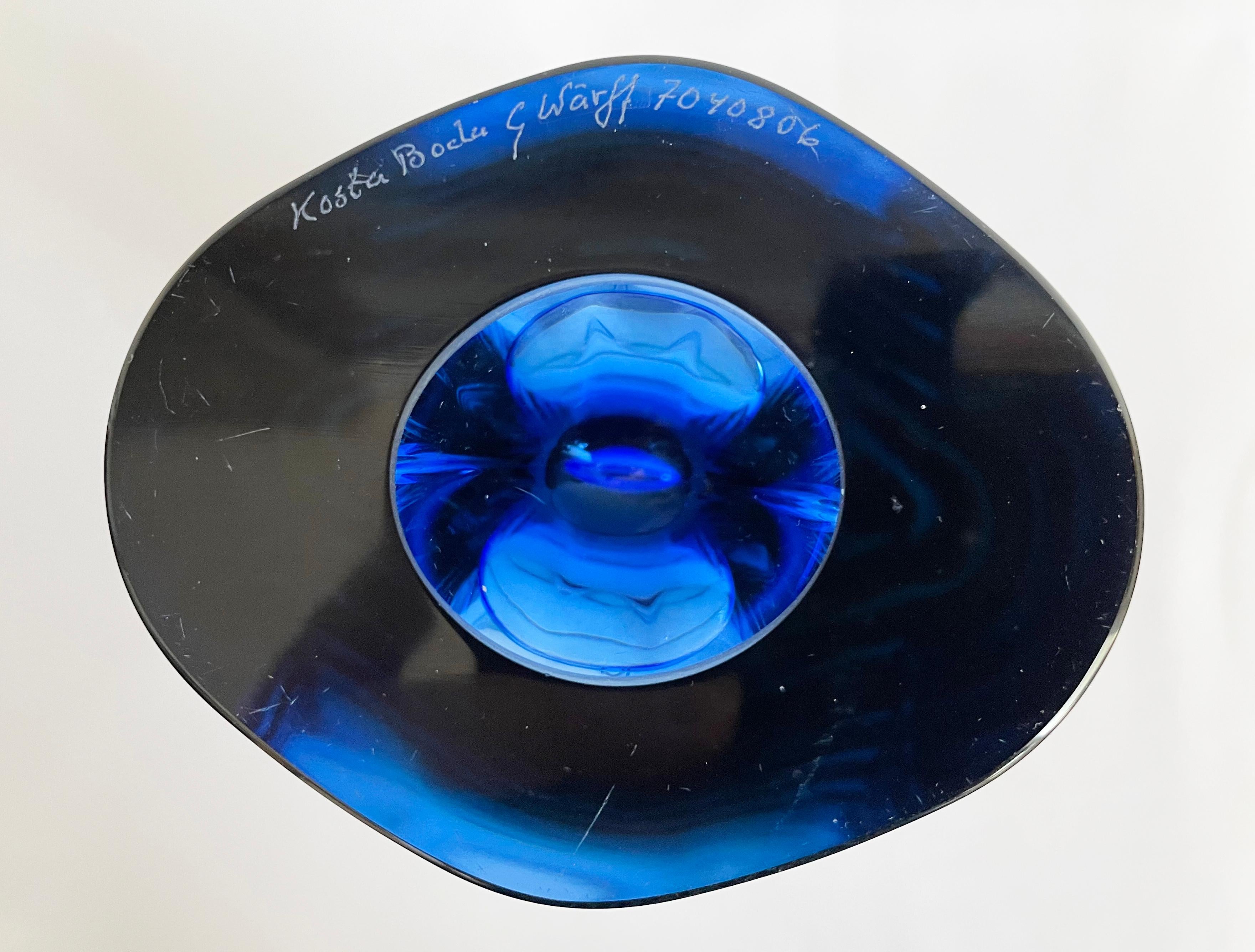 Kosta Boda Große blaue Vase der Serie Vision von Goran Warff, um 2008 (Glas) im Angebot