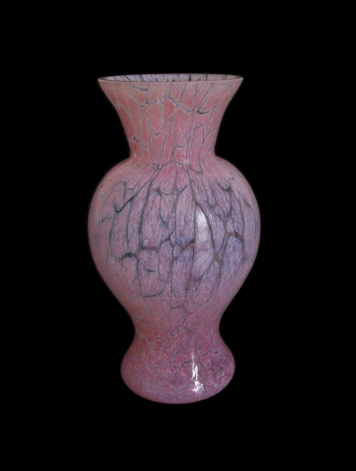 Moderne KOSTA BODA  Ulrica Hydman-Vallien - Vase en verre craquelé - Suède - 20e siècle en vente
