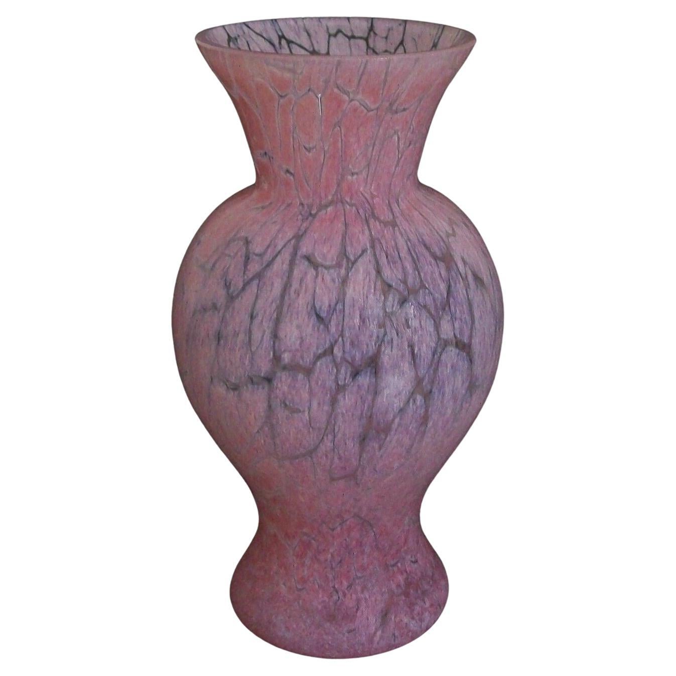 KOSTA BODA  Ulrica Hydman-Vallien - Vase en verre craquelé - Suède - 20e siècle