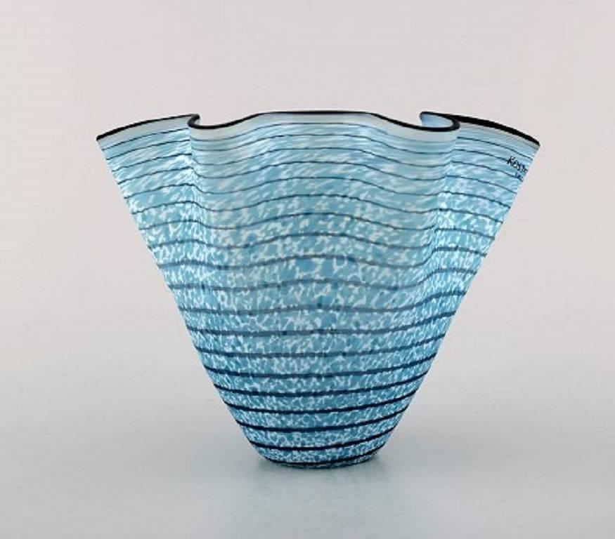Kosta Boda, Ulrica H. Vallien art glass vase.
Swedish design.
Measures 13 x 11 cm.
In perfect condition.
Signed.