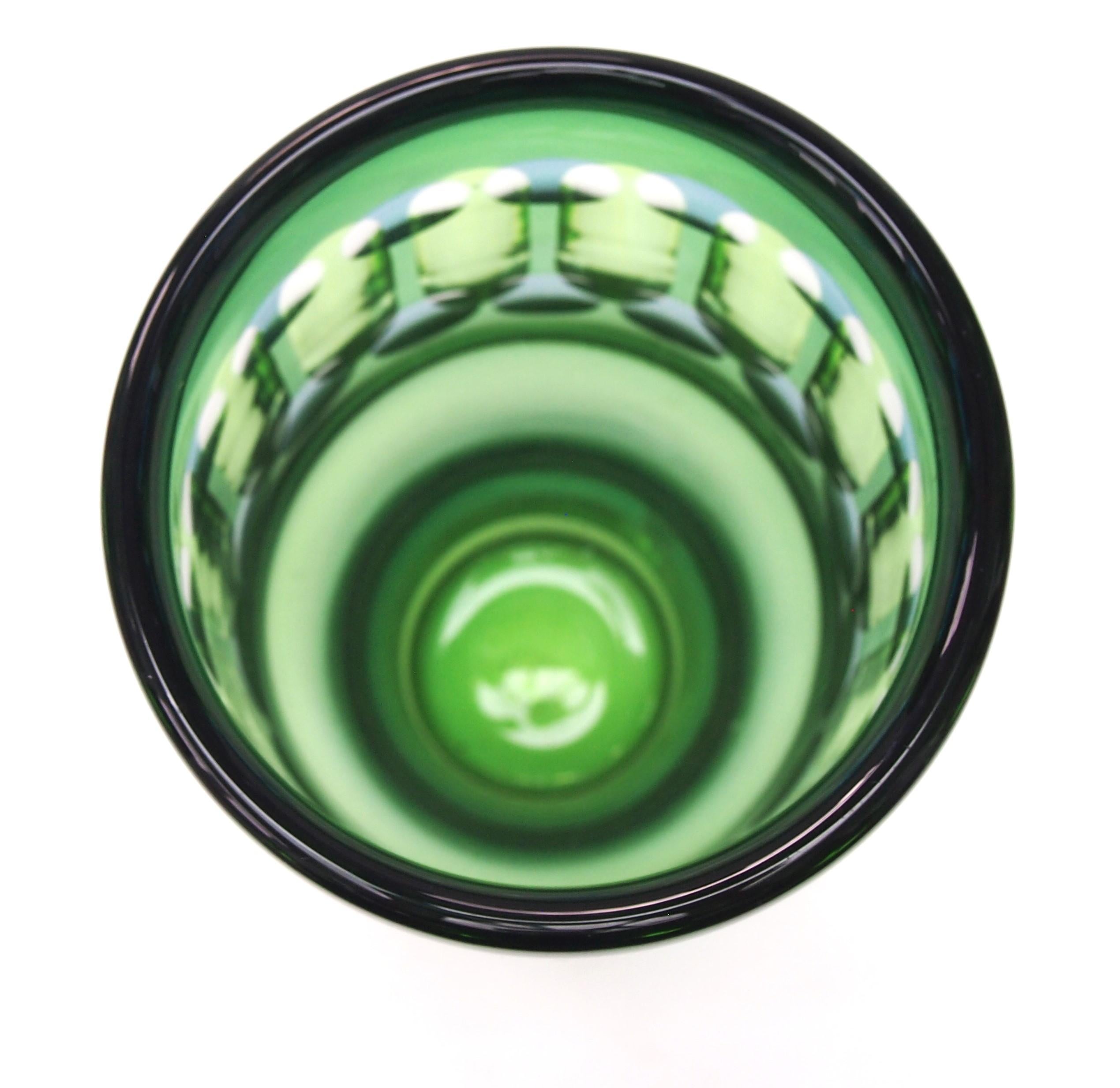 Milieu du XXe siècle Kosta 'Unika' à coupe optique verte et bleue  vase Ove Sandberg 1965 en vente