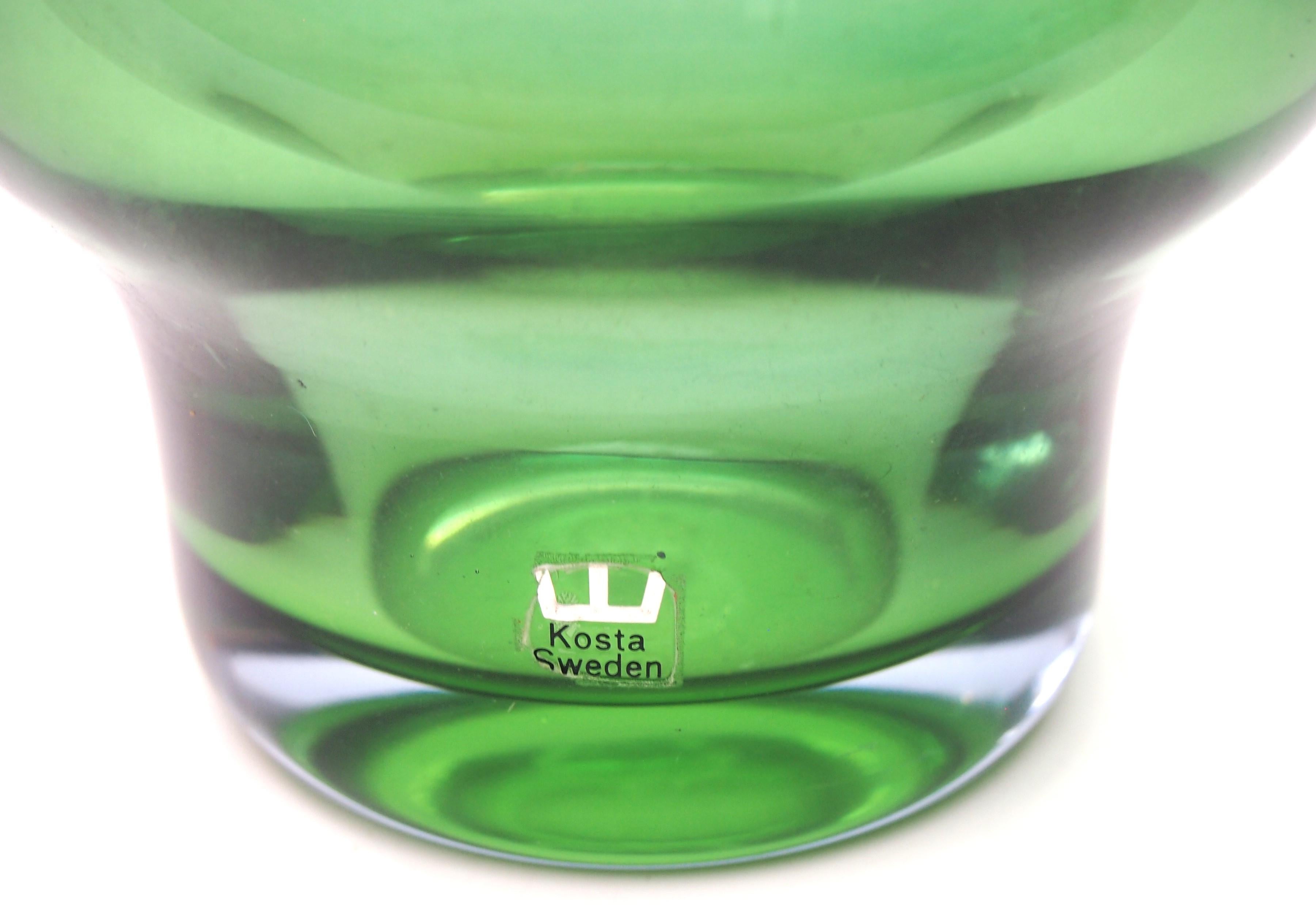 Cristal Kosta 'Unika' à coupe optique verte et bleue  vase Ove Sandberg 1965 en vente