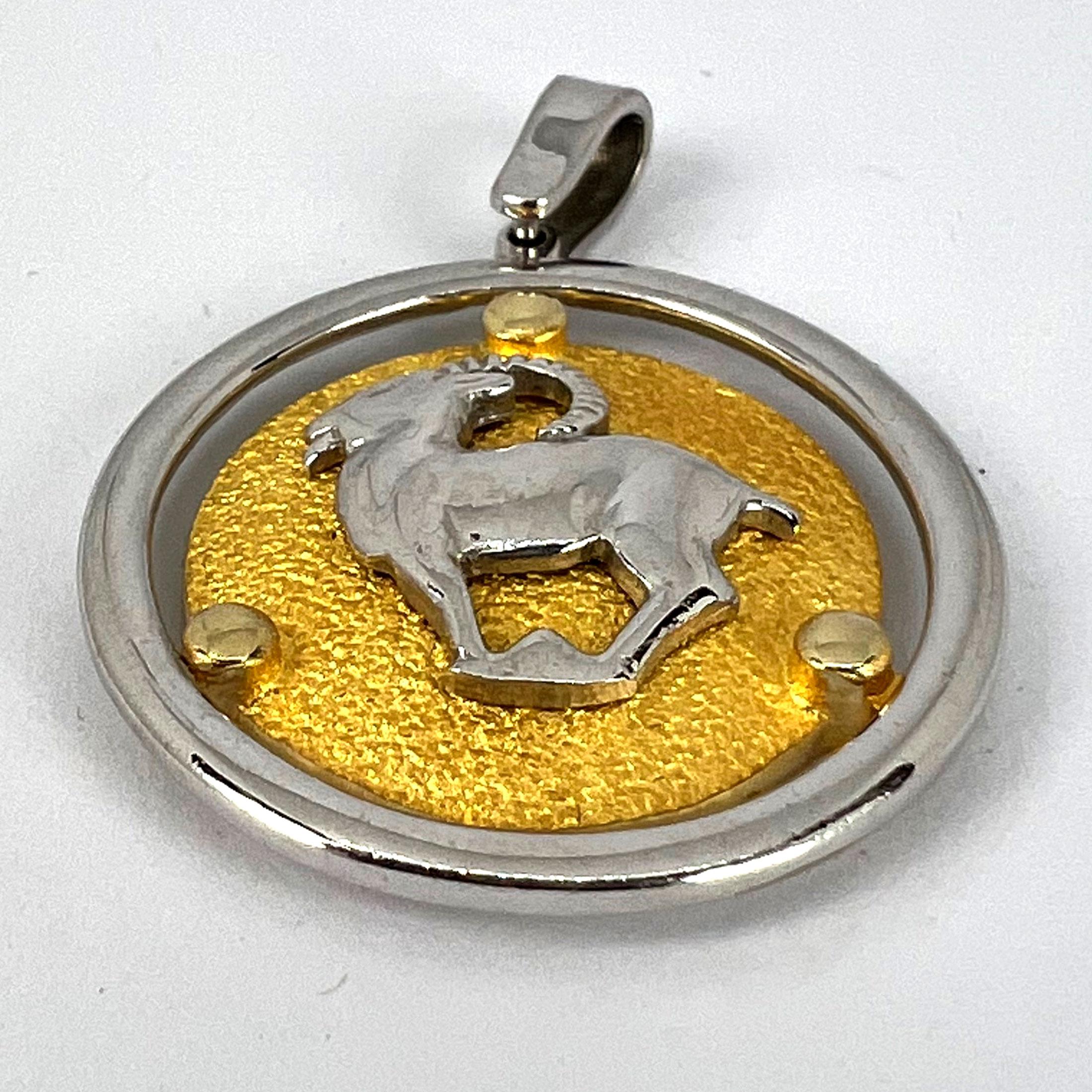 Pendentif à breloques Capricorne en or jaune blanc 14K en vente 9