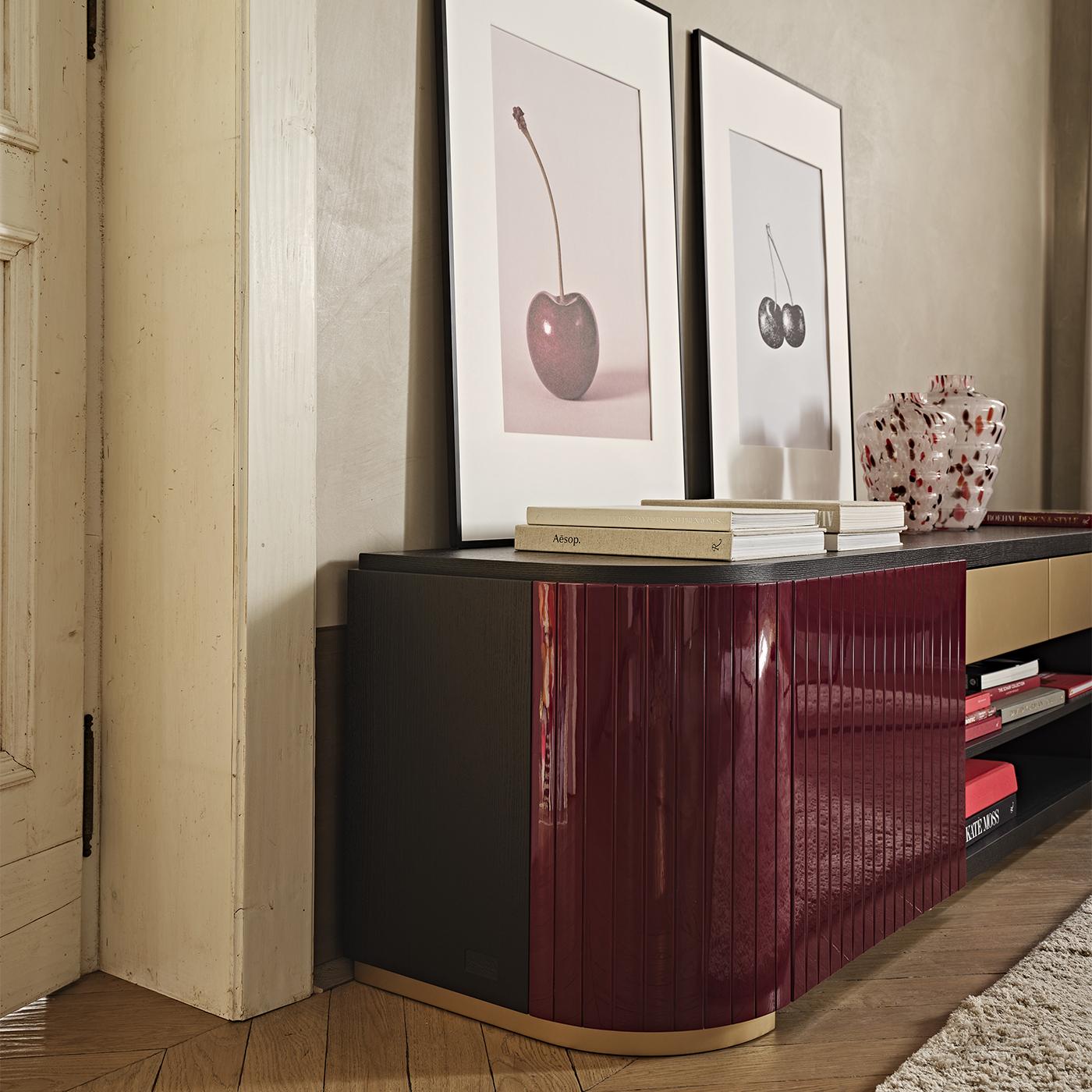 Des lignes épurées et des détails intrigants tracent la silhouette de ce meuble TV moderne, où des contrastes de matériaux raffinés caractérisent son look sophistiqué. Plaquée en frêne teinté moka, la structure ultra-légère en MDF s'enrichit de