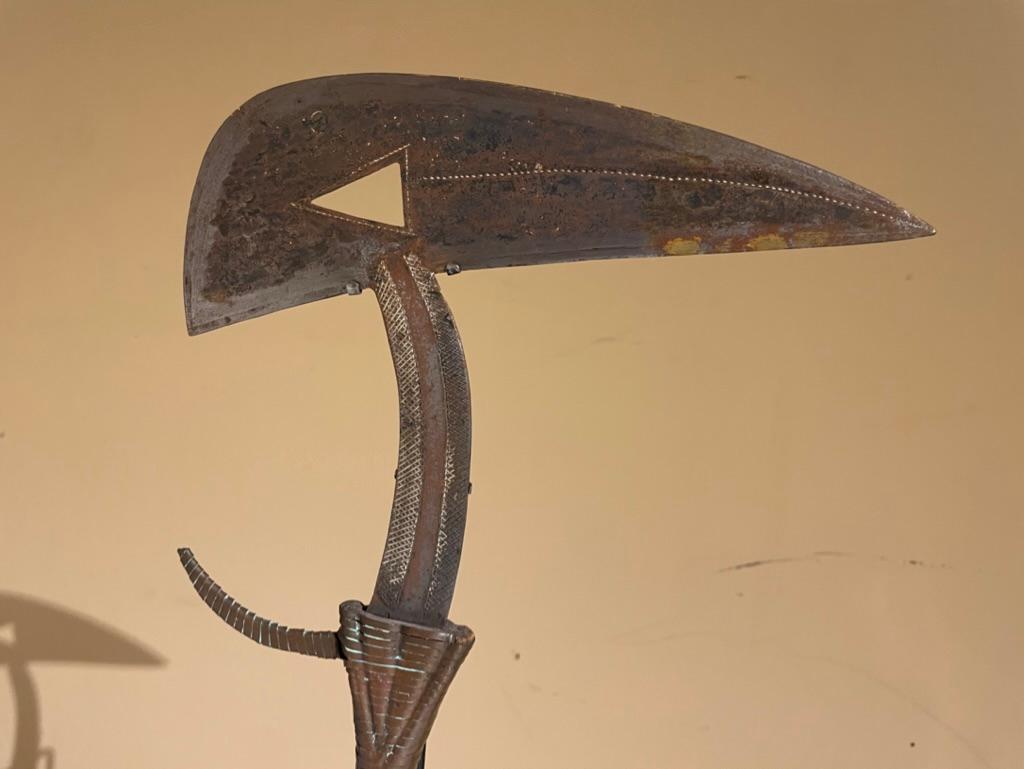 Kota Bird Head Ceremonial Throwing Knife  In Good Condition In Stamford, CT