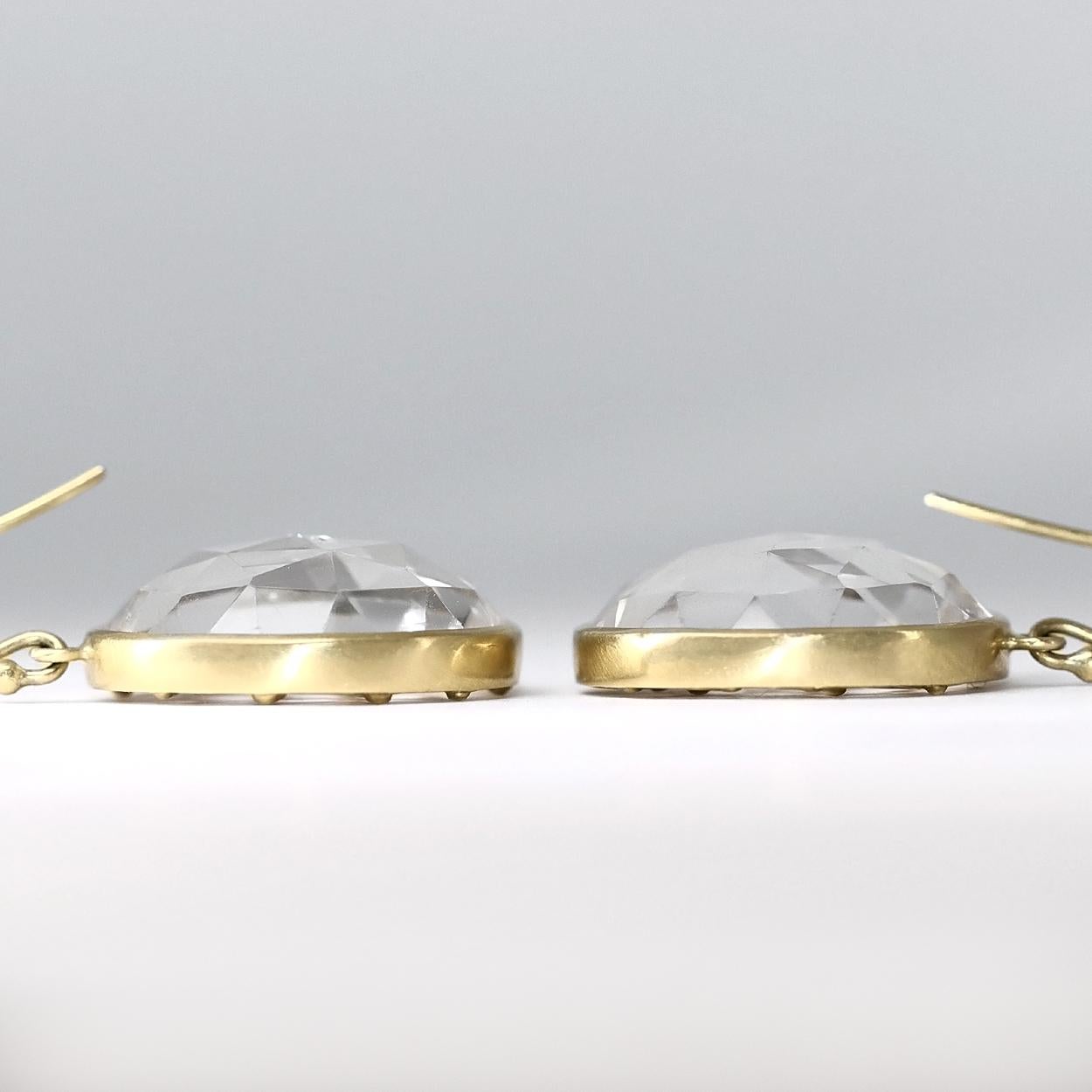Ohrringe mit schimmernden Diamanten in Gold, einzigartige Sky Cloud Prism, Kothari 2021 (Künstler*in) im Angebot