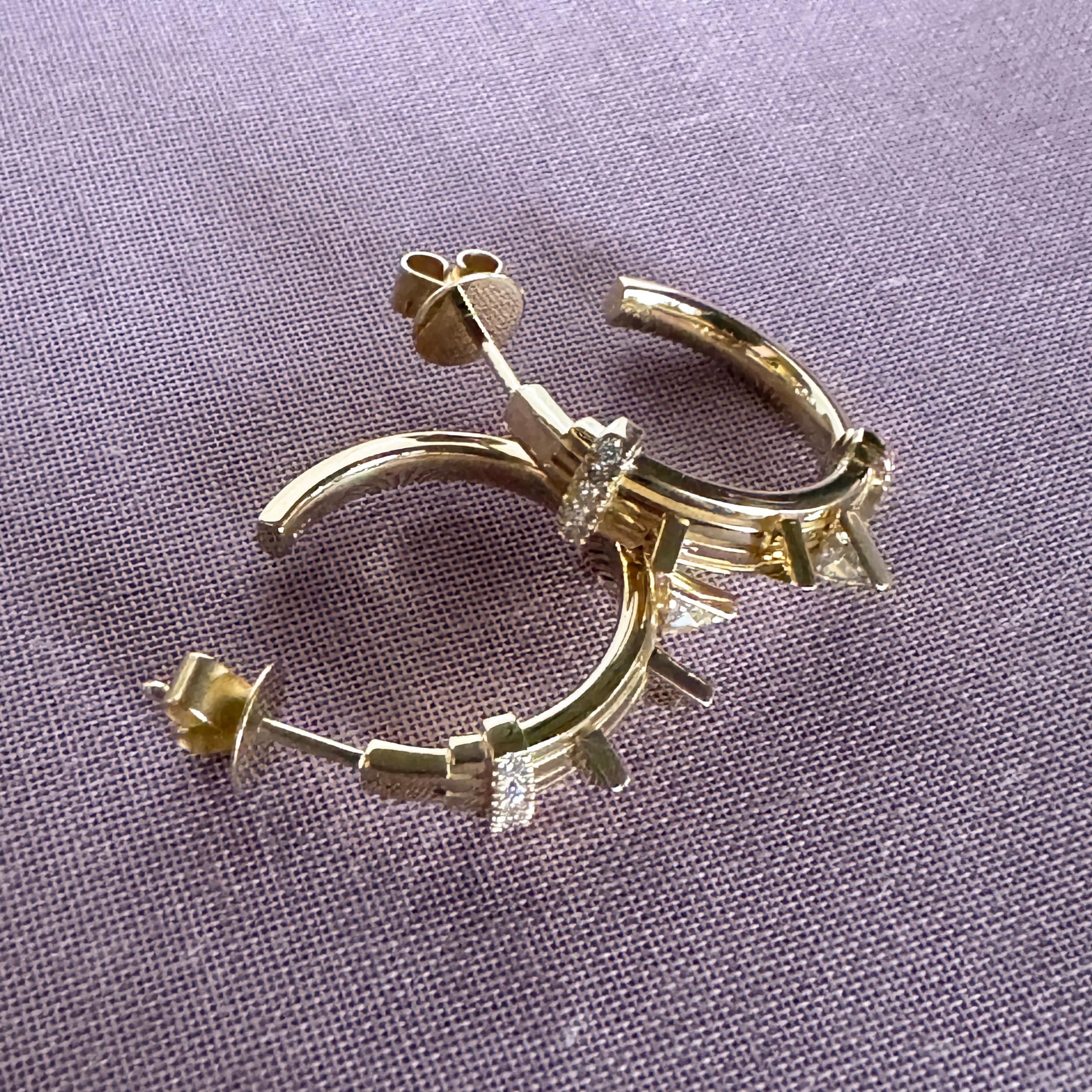 Contemporary Koto Hoop Earrings in 18 Karat Gold with Diamonds For Sale