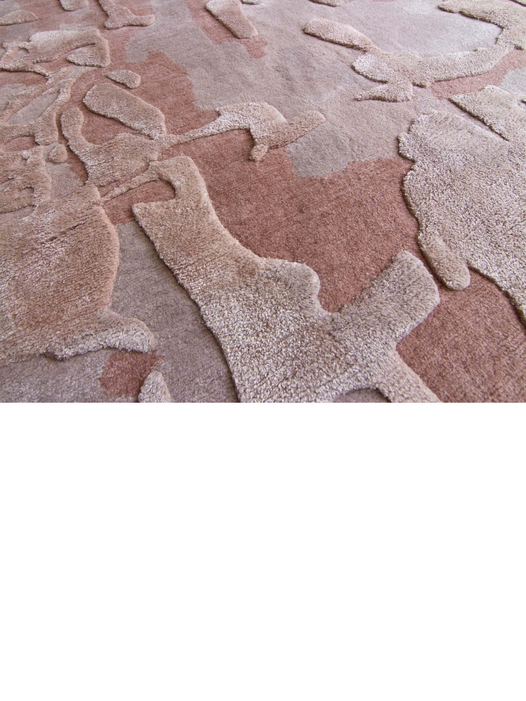 Kotoubia Pausa, handgeknüpfter Teppich von Eskayel (Postmoderne) im Angebot
