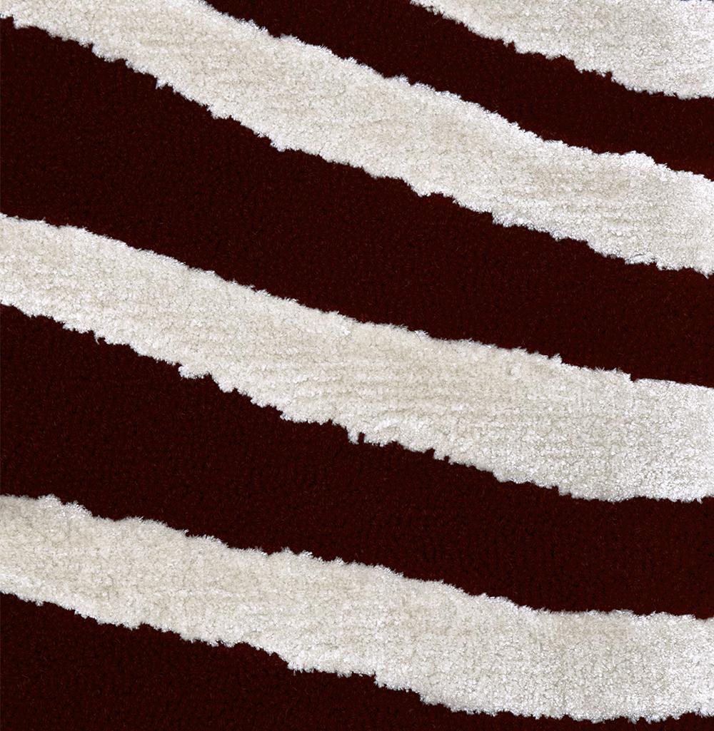 Kotta Elfenbeinfarbener und brauner Teppich aus handgetufteter Wolle und botanischer Seide (Moderne) im Angebot