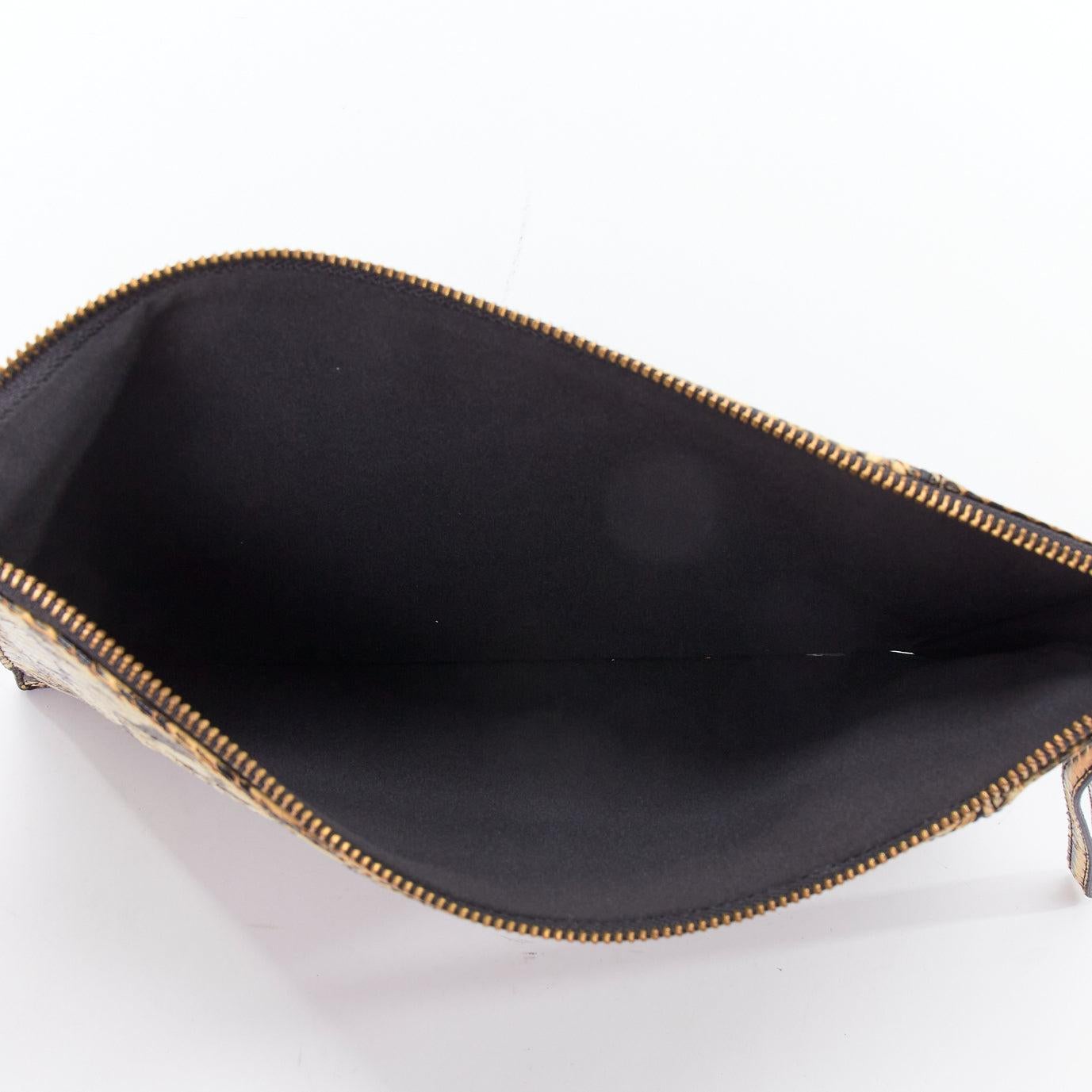 KOTUR cremefarbenes, schwarzes Leder mit Schuppen, goldener Reißverschluss, Charm-Tasche, Clutch Bag im Angebot 3