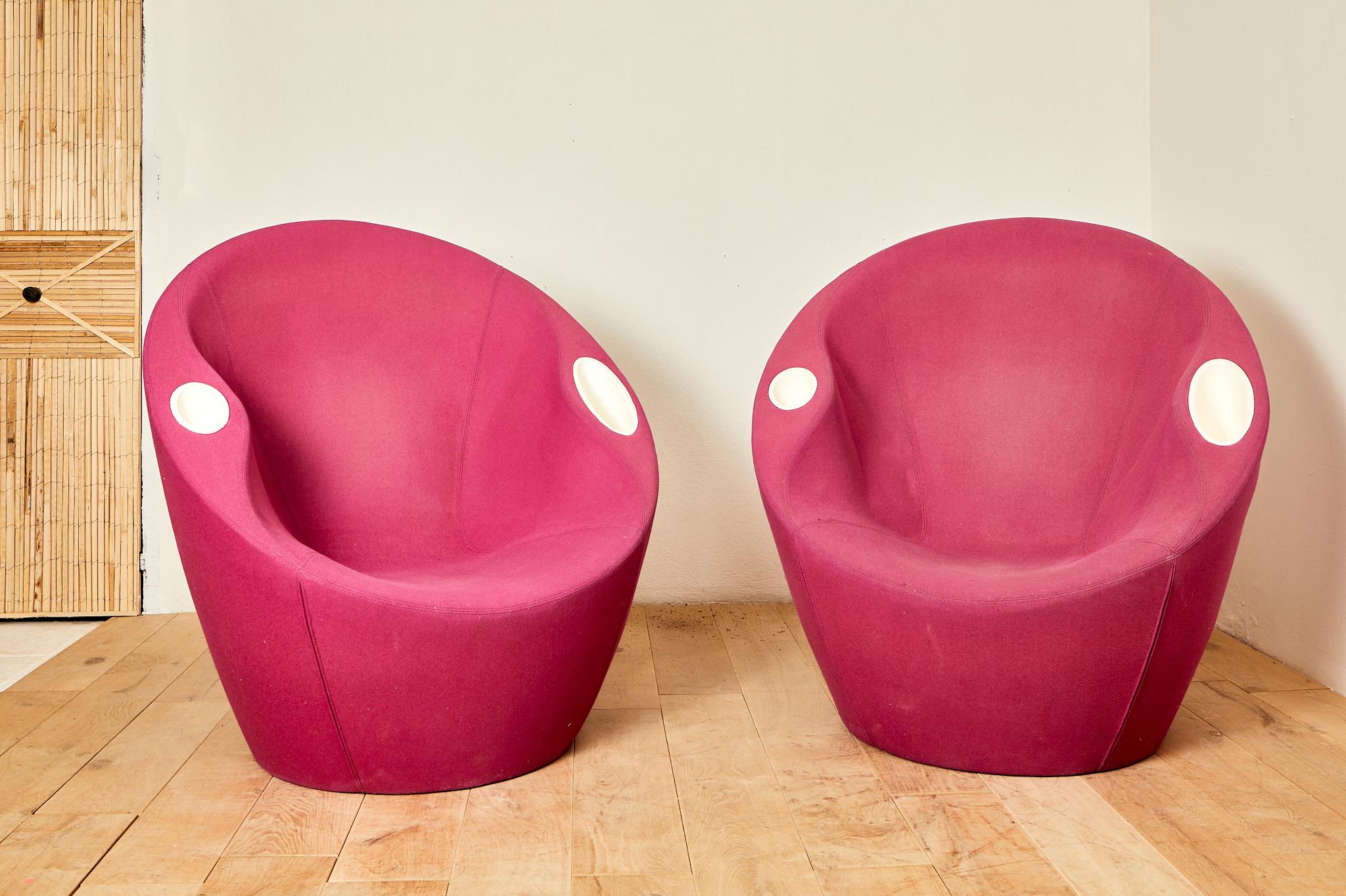 KOUCH ET OUCH,
Karim Rashid,
CASAMANIA,
Paire de fauteuils,
textile et plastique,
circa 1970, Italie.
Hauteur 103 cm, hauteur d'assise : 33 cm, profondeur 52 cm, largeur 1 m.