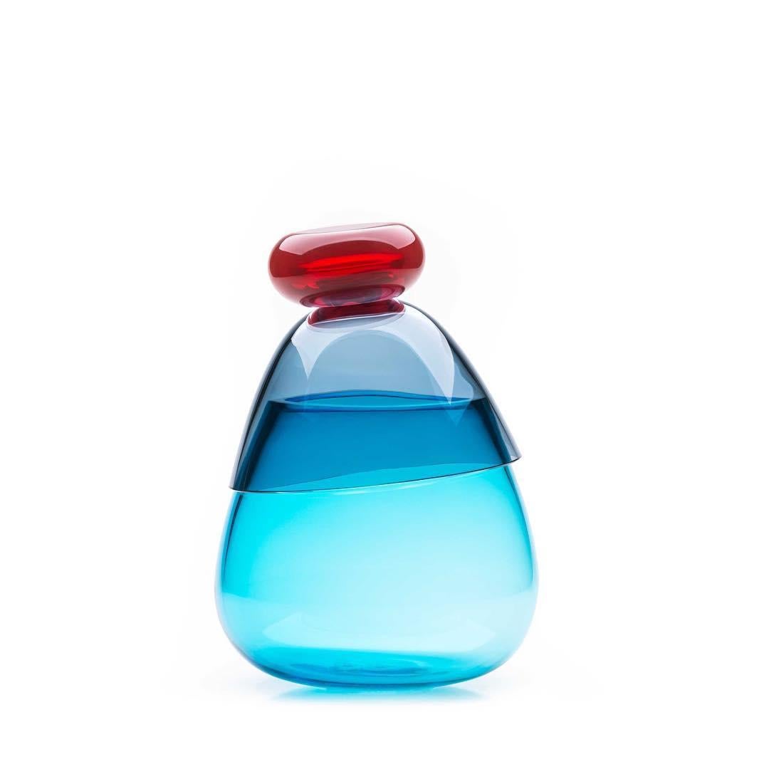Italiano Kount Red-Blue Light Blue Large Vase with Lid by Karim Rashid in vendita