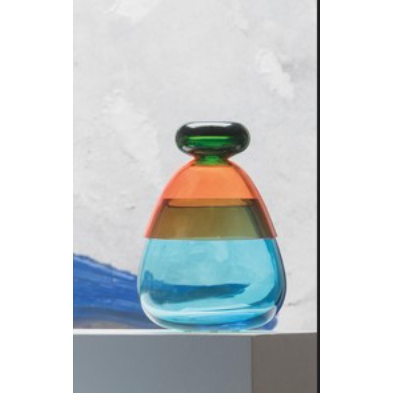 Vase Kount von Purho
Abmessungen: T 16,9 x H 23 cm.
MATERIALIEN: Glas
Andere Farben und Abmessungen sind möglich.

Purho ist ein neuer Protagonist des Made in Italy Designs, ein Werk der Synthese, eine jahrelange Forschung, eine italienische Seele