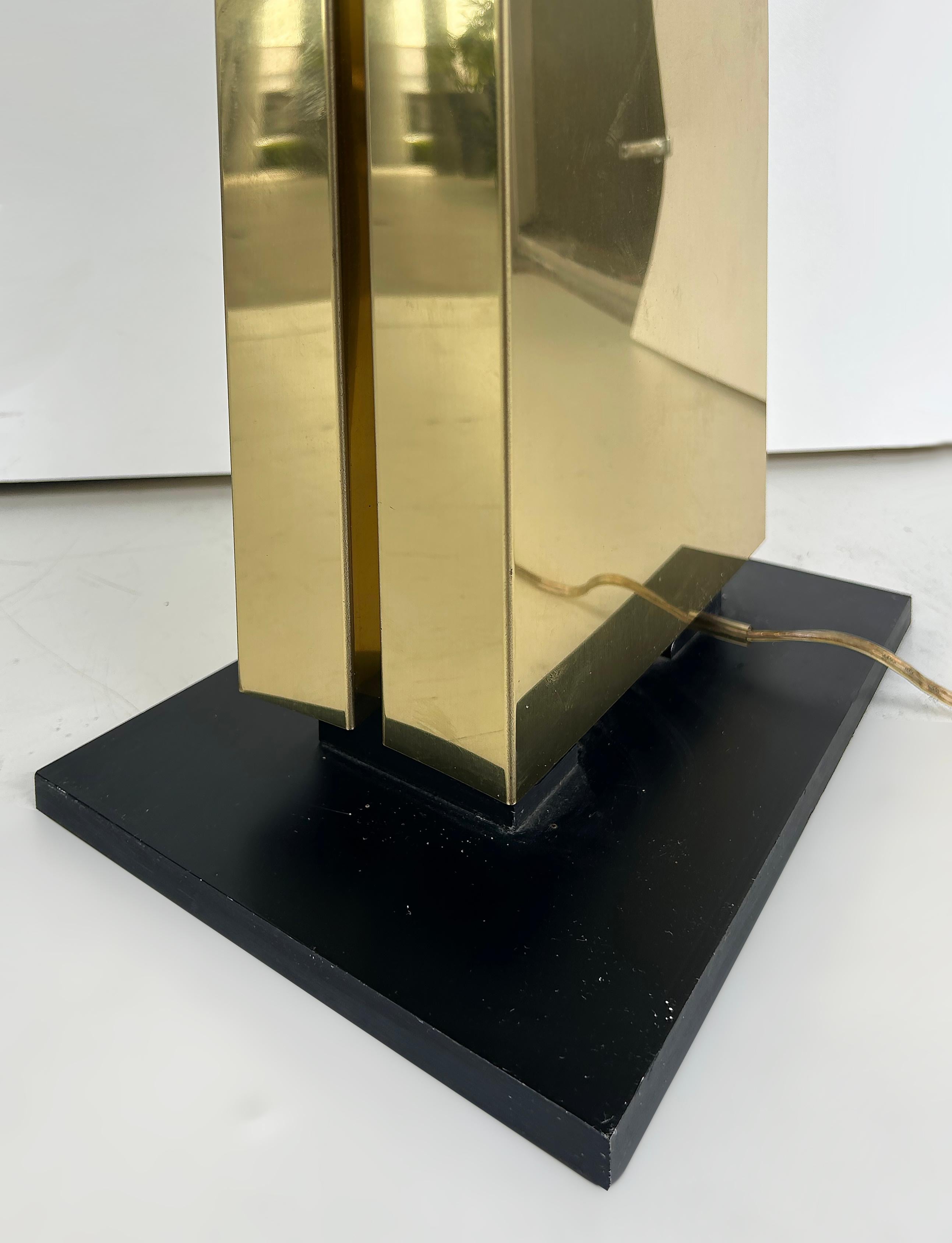 Lámpara de pie Kovacs Modernista Casella Monolith Torchiere de latón, años 80 en venta 4