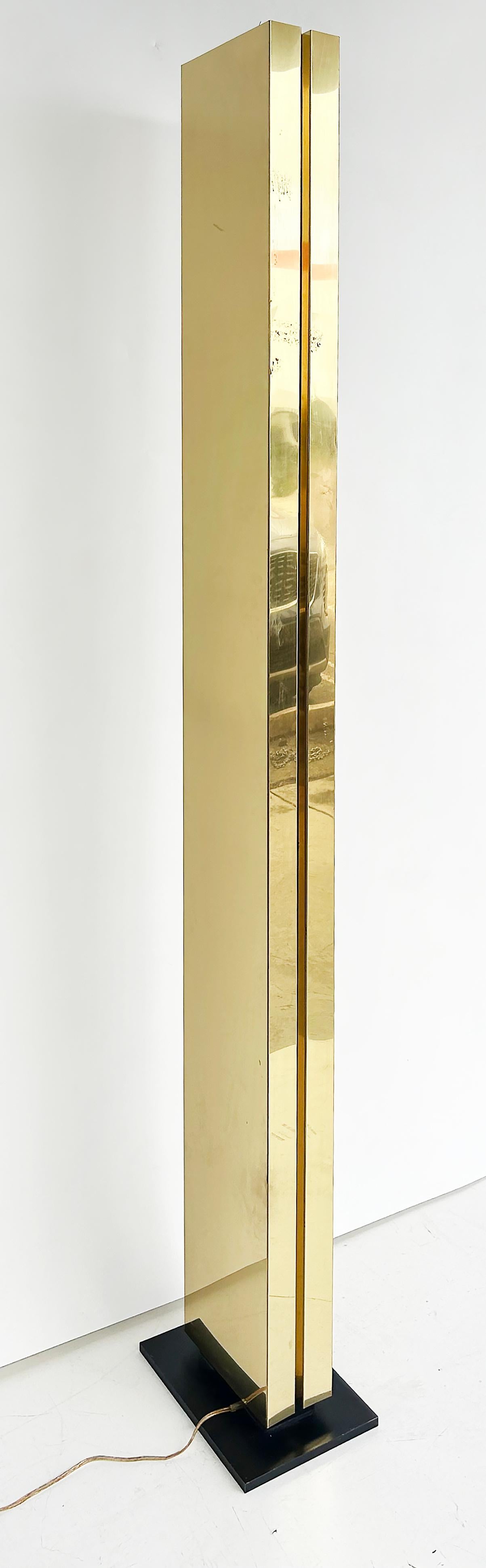 Lámpara de pie Kovacs Modernista Casella Monolith Torchiere de latón, años 80 siglo XX en venta