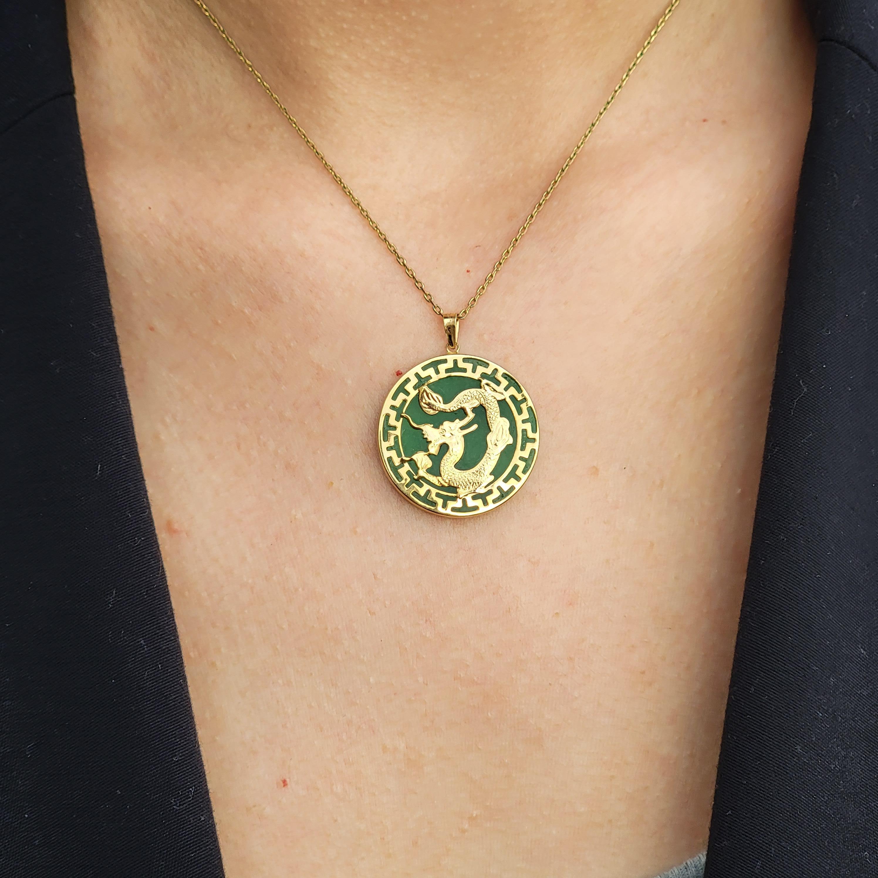 The 'Kowloon Jade Dragon Pendant' represents Hong Kong's 'Nine Dragons' Peninsula. The all powerful and decisive Dragon is quintessentially Oriental. The Gold Dragon contoured on Jade shines through.

The opacity and translucency of the materials