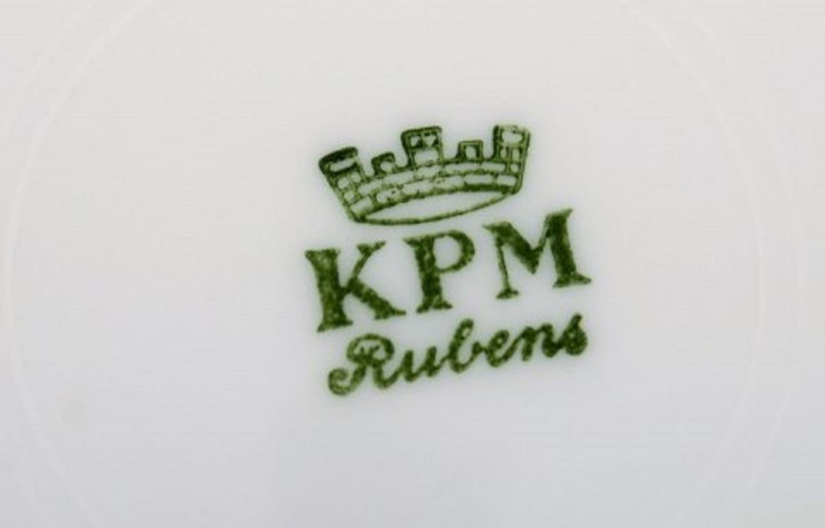 KPM, Kopenhagen, 11 Rubens-Deckenteller aus Porzellan mit Blumenmotiven, 1940er Jahre (Dänisch) im Angebot