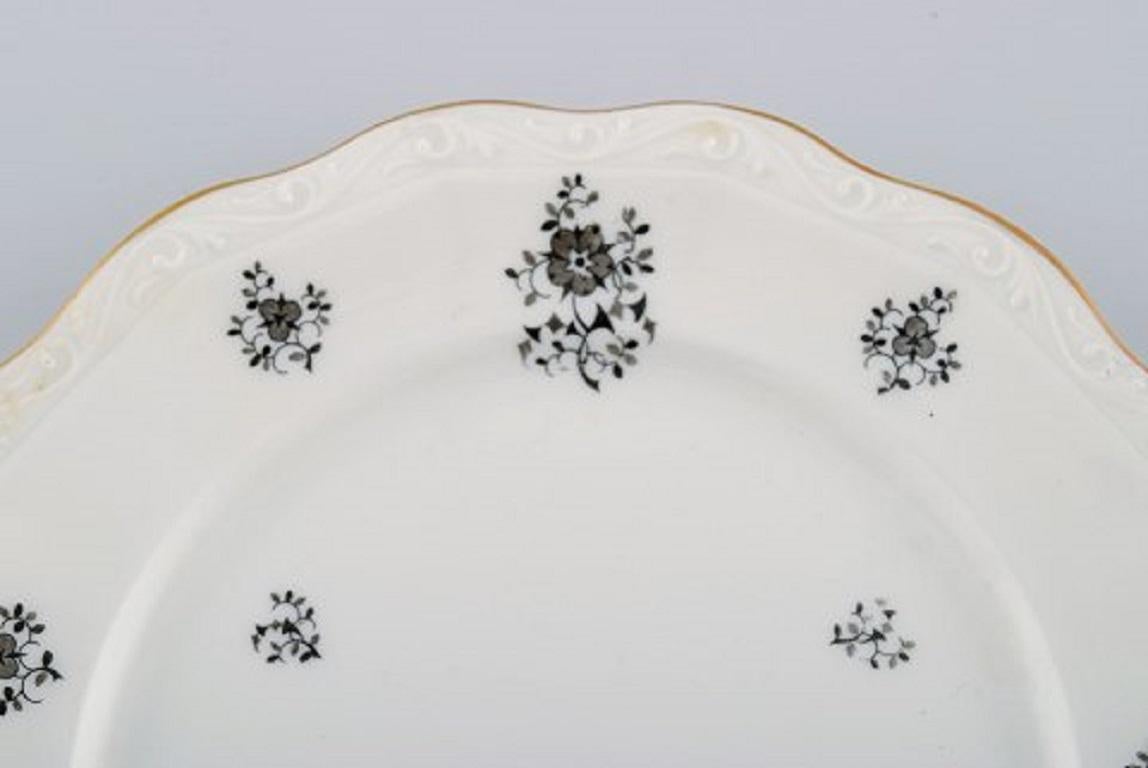 KPM, Copenhague, 11 Platos Rubens de porcelana con motivos florales, años 40 Danés en venta