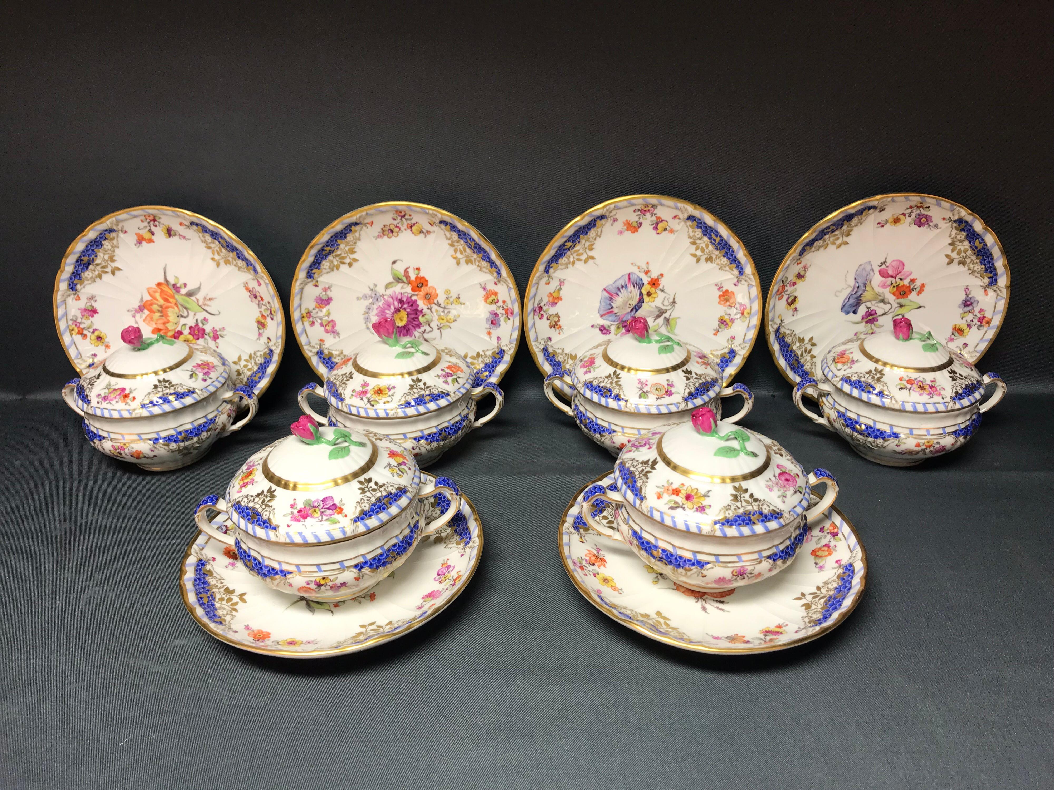 Unique set of 6 KPM Berlin soup cups with saucer in the decor Breslauer Stadtschloss

Magnificent flowers and gold painting.
Original price at the KPM is about 18.192 €

No damage
6 KPM Berlin soups cups.