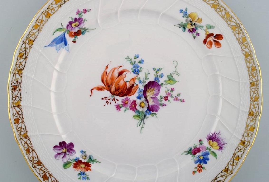 Kpm, Berlin, Five Antique Dinner Plates in Curved Porcelain. Late 19th Century In Excellent Condition For Sale In Copenhagen, DK
