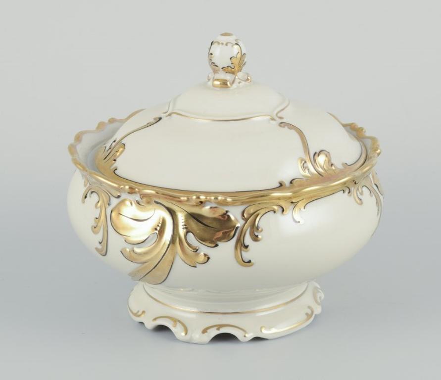 KPM Berlin, “Friederike” lidded bowl in cream porcelain. 
Gold decoration in the form of foliage. 
Hand-painted.
Ca. 1930/40s.
Perfect condition.
Marked.
Dimensions: Diameter 15.0 cm. x Height 14.0 cm.

