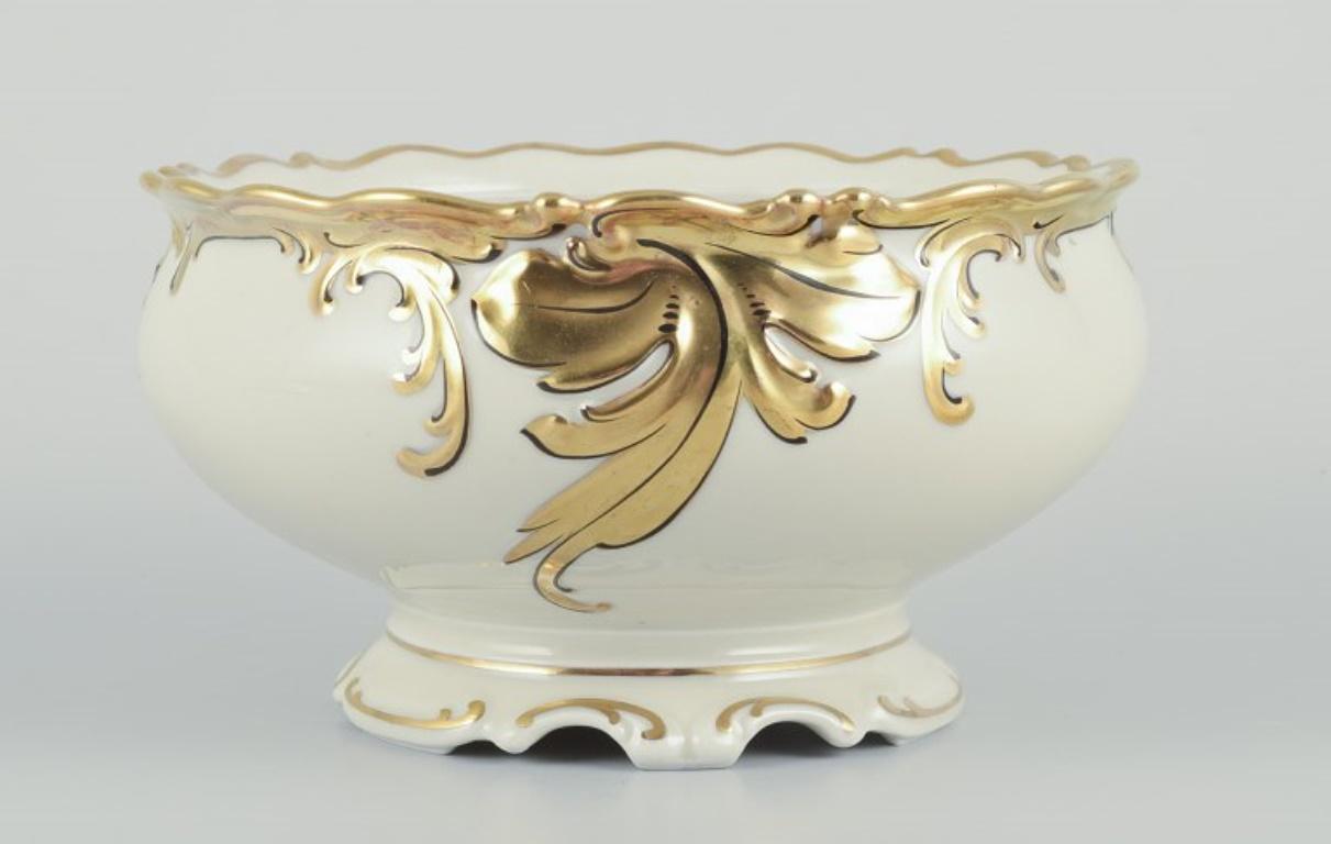 Glazed KPM Berlin, “Friederike” lidded bowl in cream porcelain with gold decoration For Sale