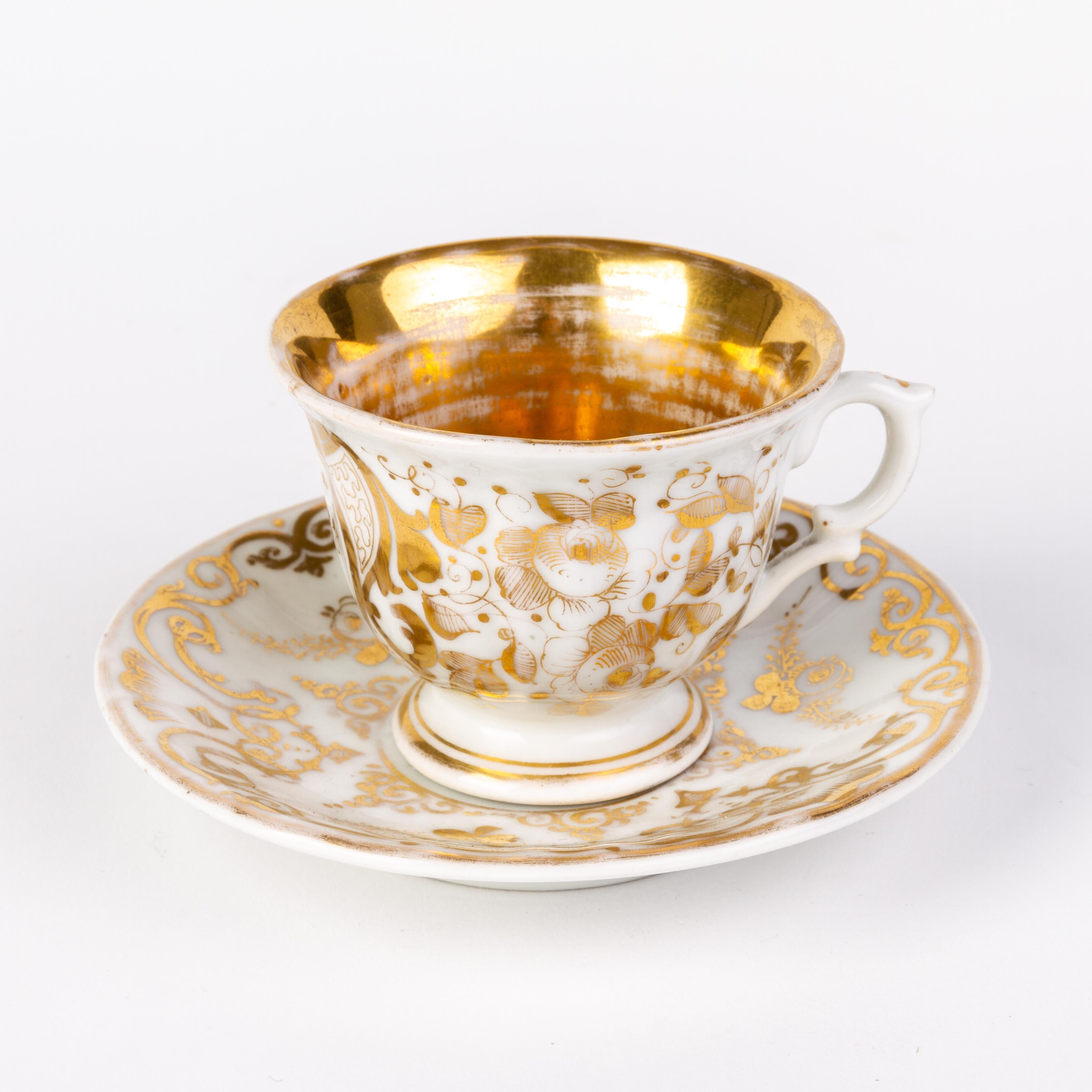KPM Berlin German Fine Gilt Porcelain Tea Cup & Saucer ca. 1840 In Good Condition For Sale In Nottingham, GB