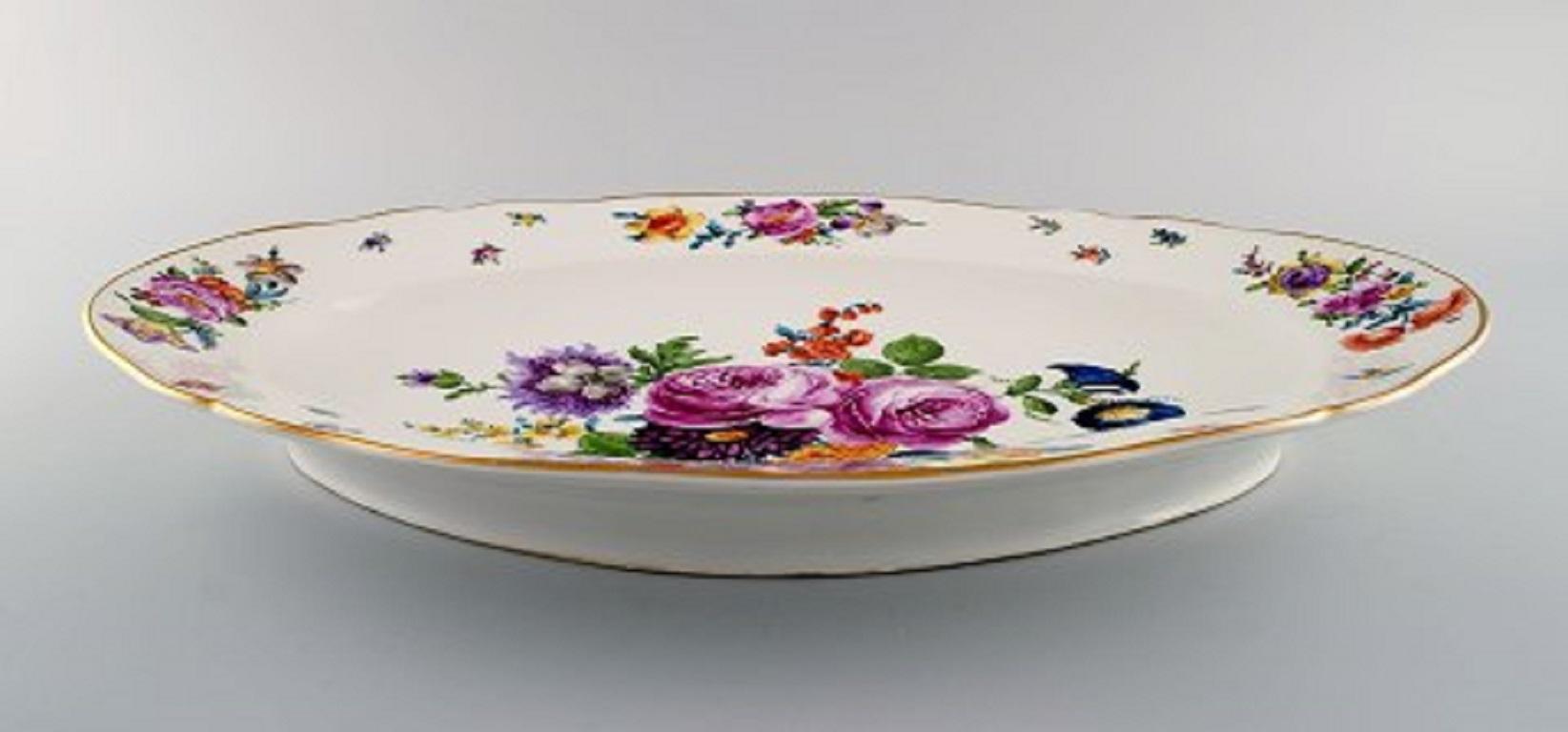 KPM, Berlin. Large antique dish in hand painted porcelain with floral motifs and gold edge, 19th century.
Measures: 49.5 x 35.5 x 6.5 cm.
In good condition.
Stamped.
Measures: 49.5 x 35.5 x 6.5 cm.
3rd factory quality.