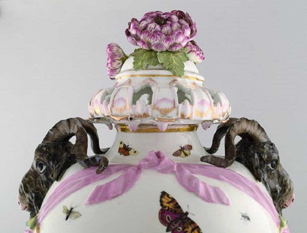 KPM, Berlin, Monumental Antique Lidded Vase in Porcelain, Museum Quality, 1780s 2