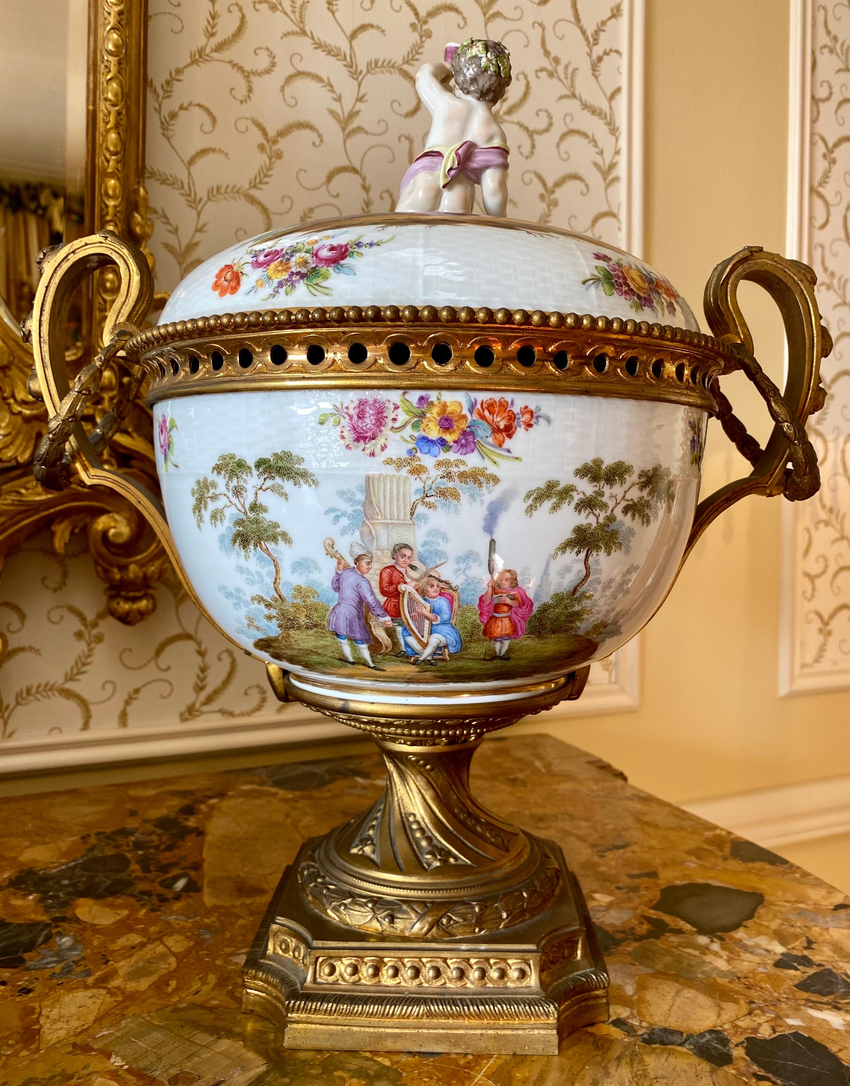 KPM Berlin, Porcelain Pot-Pourri and Gilt Bronze Mount, 19th Century For Sale 9