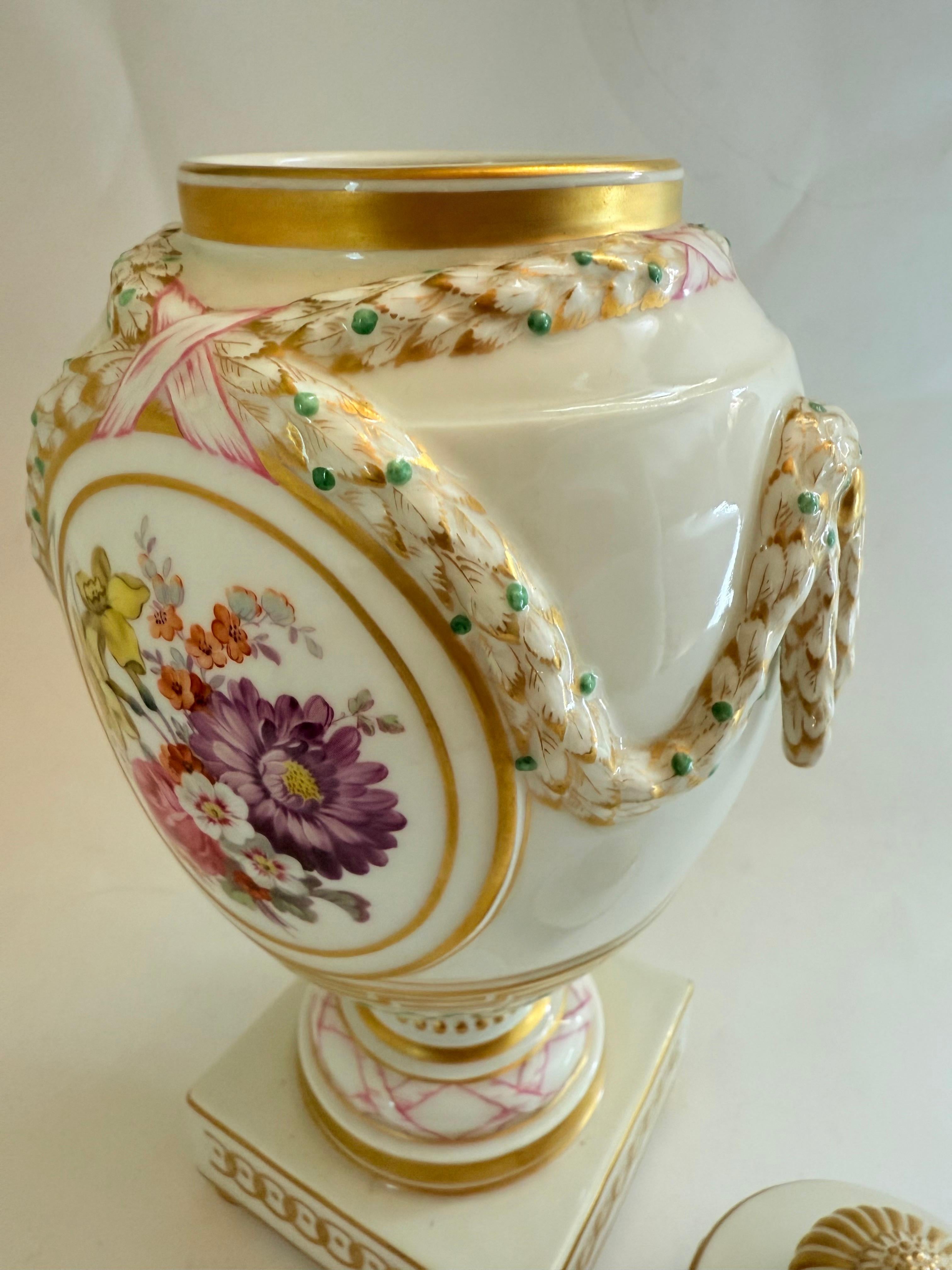 KPM Berlin rare hand-painted lidded vase 26 cm (10.2 inches) For Sale 5