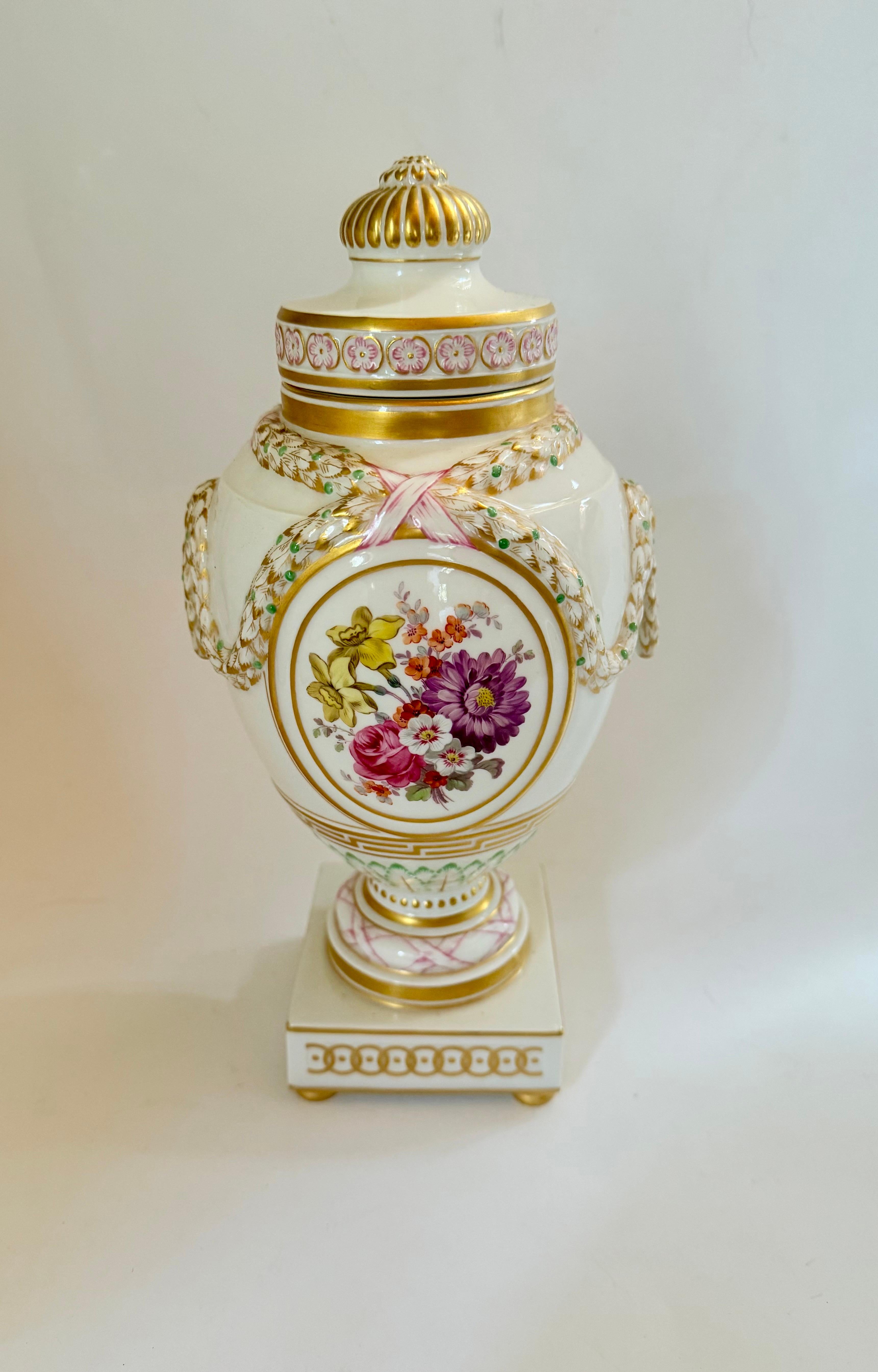 KPM Berlin rare hand-painted lidded vase 26 cm (10.2 inches) For Sale 9