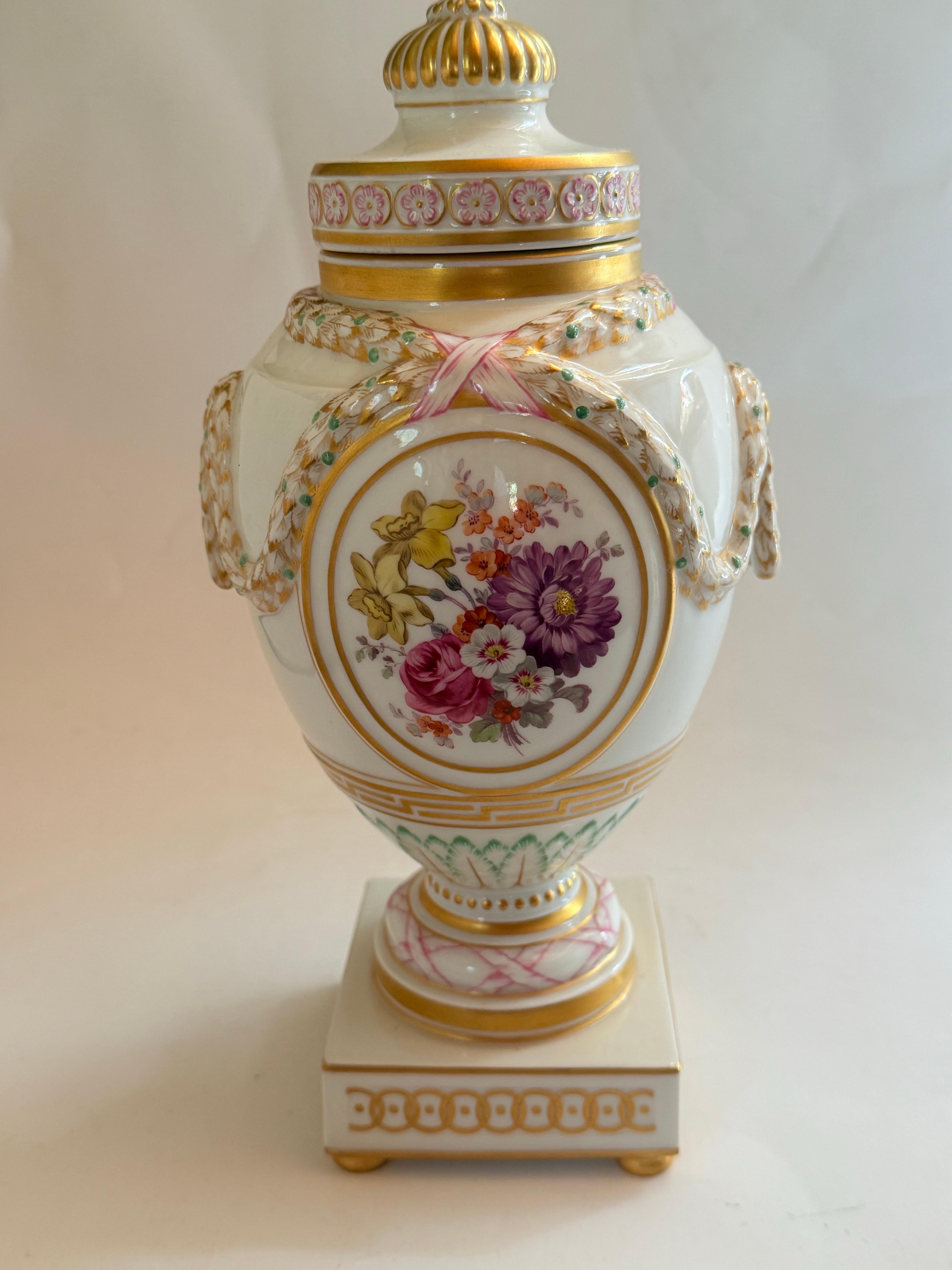German KPM Berlin rare hand-painted lidded vase 26 cm (10.2 inches) For Sale
