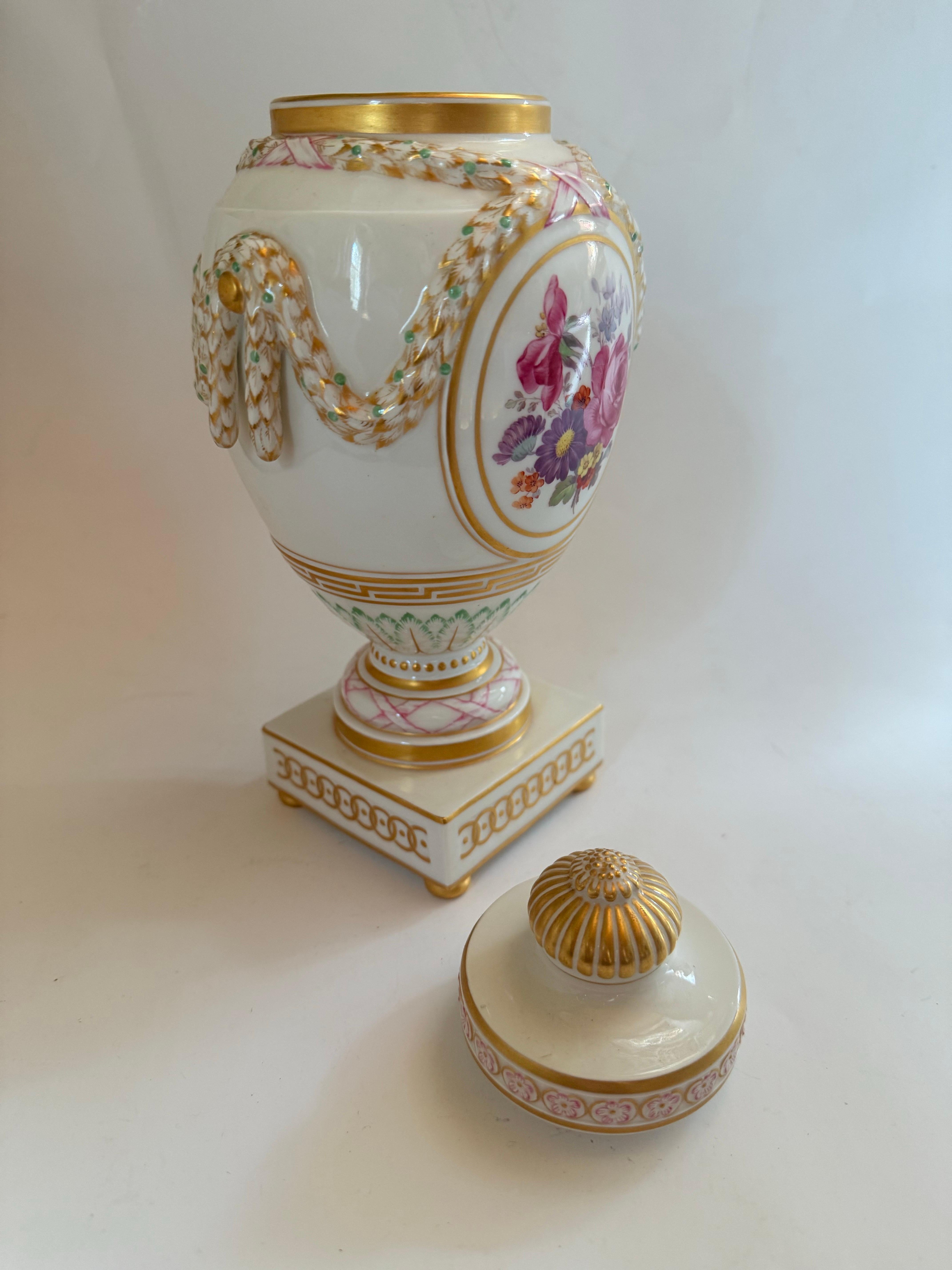 Mid-20th Century KPM Berlin rare hand-painted lidded vase 26 cm (10.2 inches) For Sale