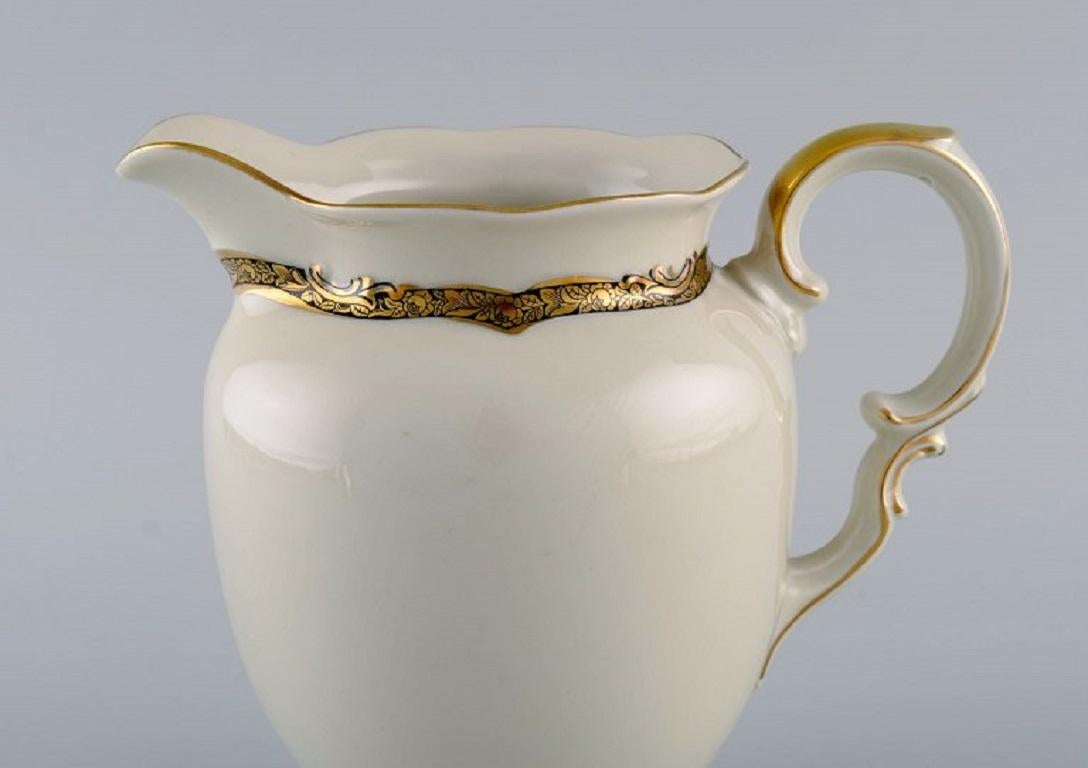 KPM, Berlin. Royal Ivory jug in cream-colored porcelain with gold decoration. 1920s.
Measures: 16.5 x 16.5 cm.
In excellent condition.
Stamped.
