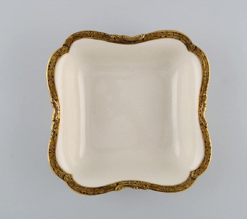 KPM, Berlin. Royal Ivory sauce boat and two bowls in cream-colored porcelain with gold decoration. 1920s.
Largest bowl measures: 22.5 x 5.5 cm.
The sauce boat measures: 22 x 15 x 9.5 cm.
In excellent condition.
Stamped.