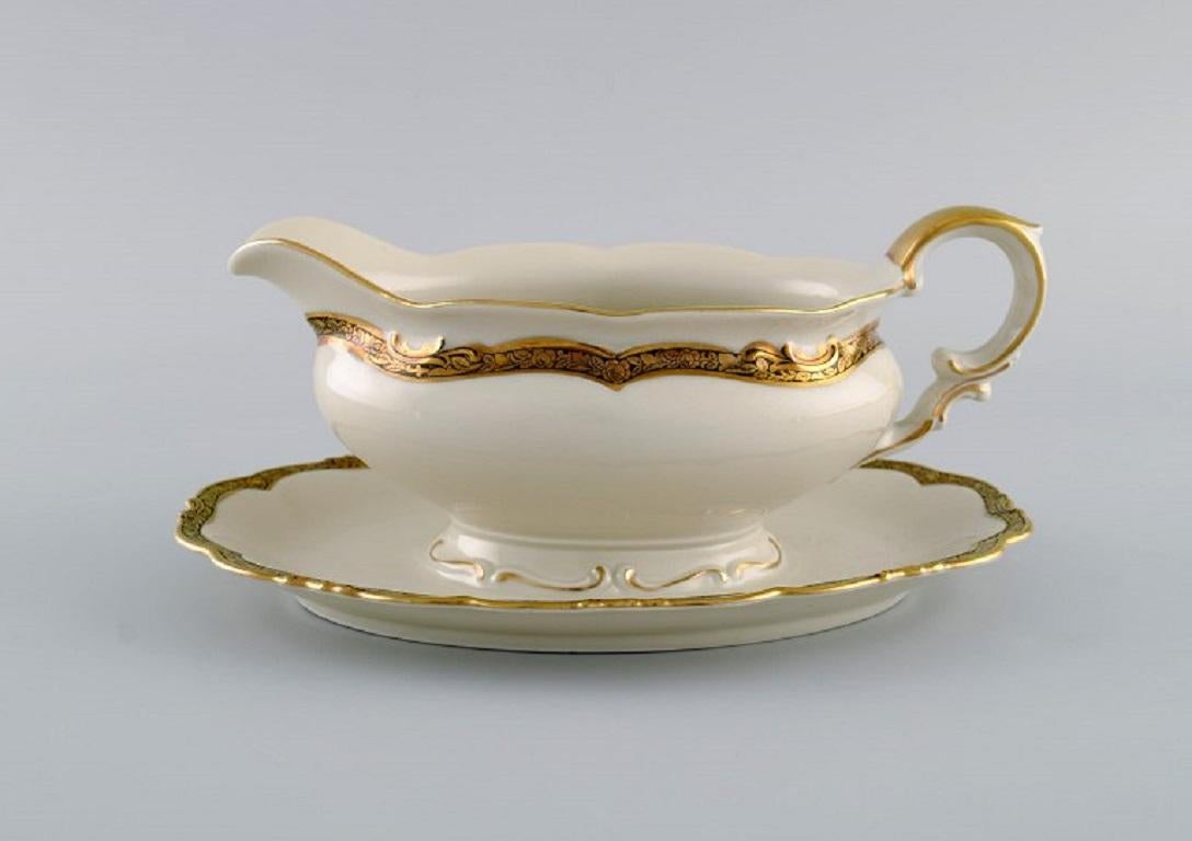 Kpm, Berlin, Royal Ivory Sauce Boat and Two Bowls in Cream-Colored Porcelain In Excellent Condition In København, Copenhagen