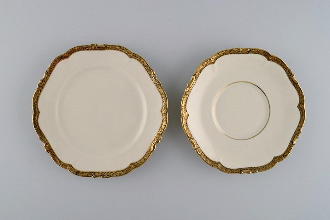 KPM, Berlin, Royal Ivory Tea Service in Cream-Colored Porcelain In Excellent Condition For Sale In Copenhagen, DK