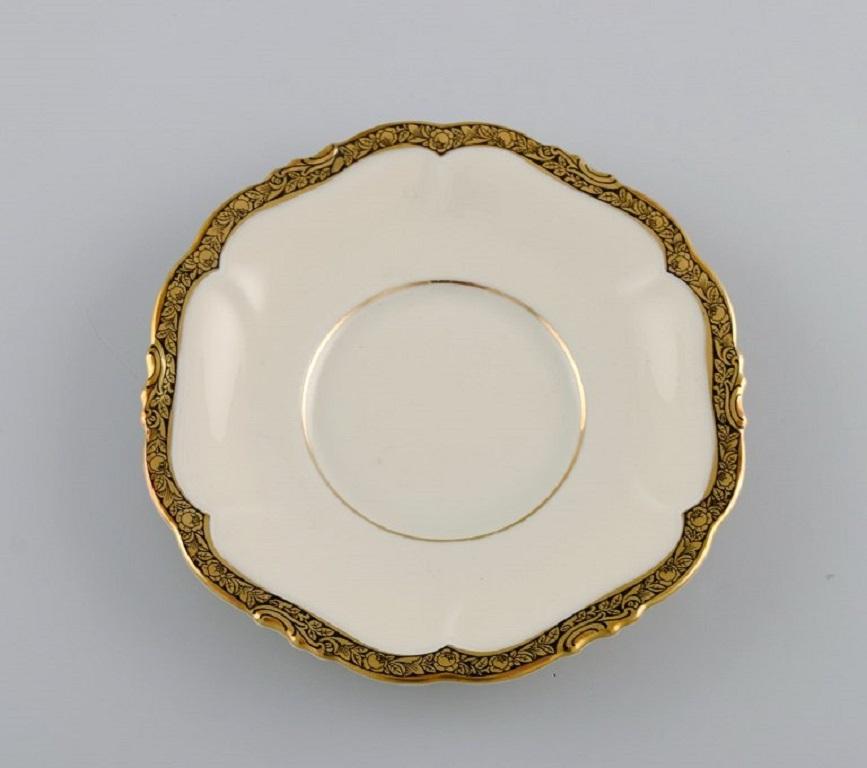 Sept tasses à thé Royal Ivory avec soucoupes en porcelaine de couleur crème KPM, Berlin Excellent état - En vente à København, Copenhagen